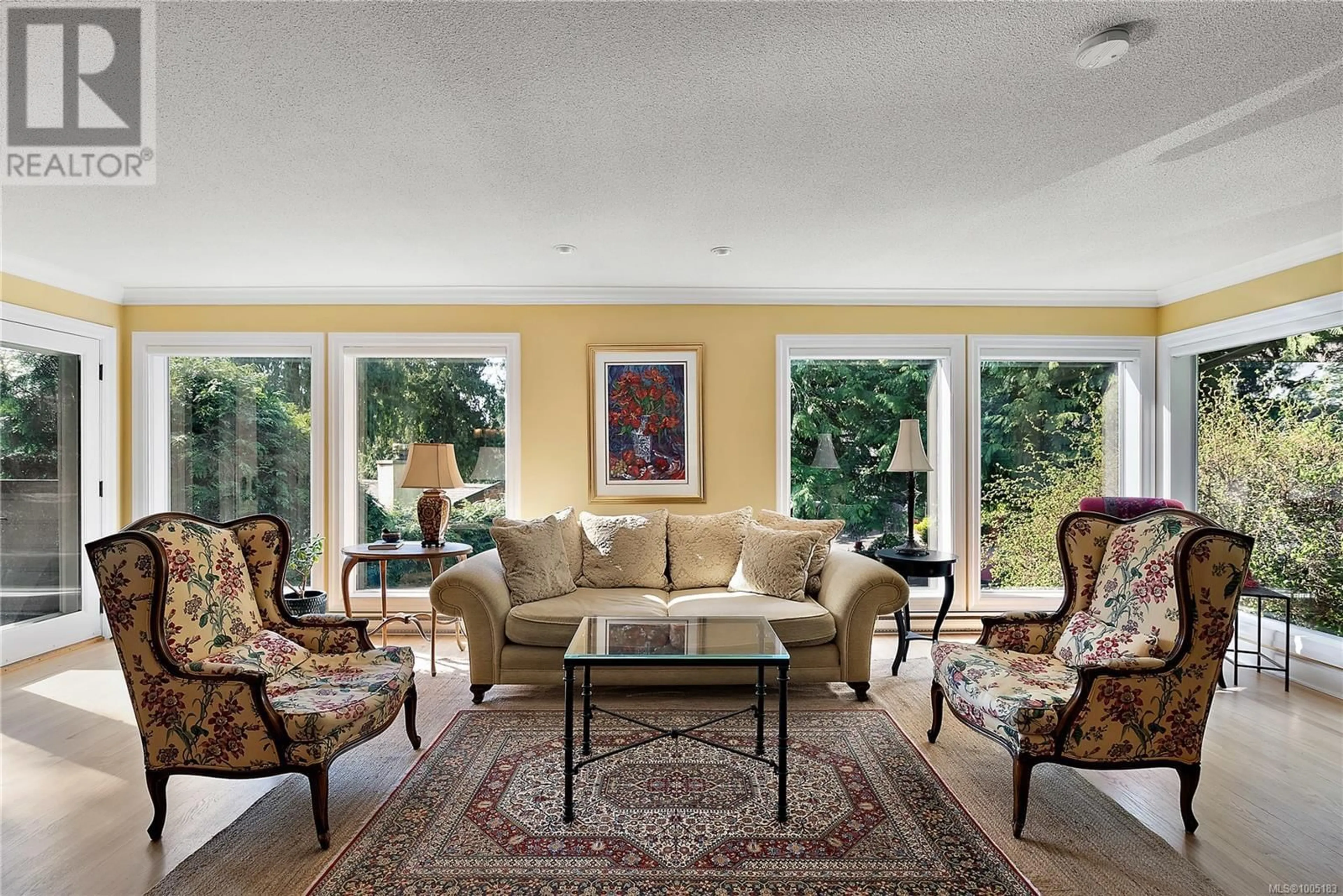 Living room with furniture, unknown for 4813 SEA RIDGE DRIVE, Saanich British Columbia V8Y3B6