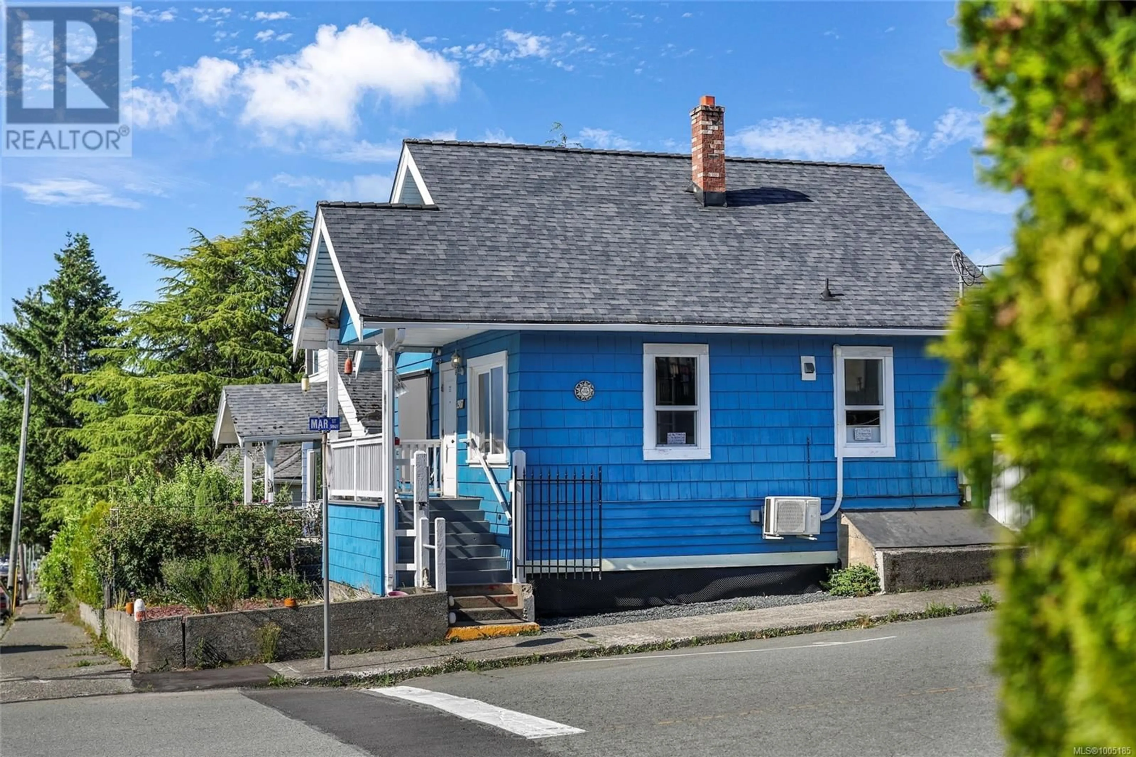 Home with vinyl exterior material, street for 2907 2ND AVENUE, Port Alberni British Columbia V9Y1Z3