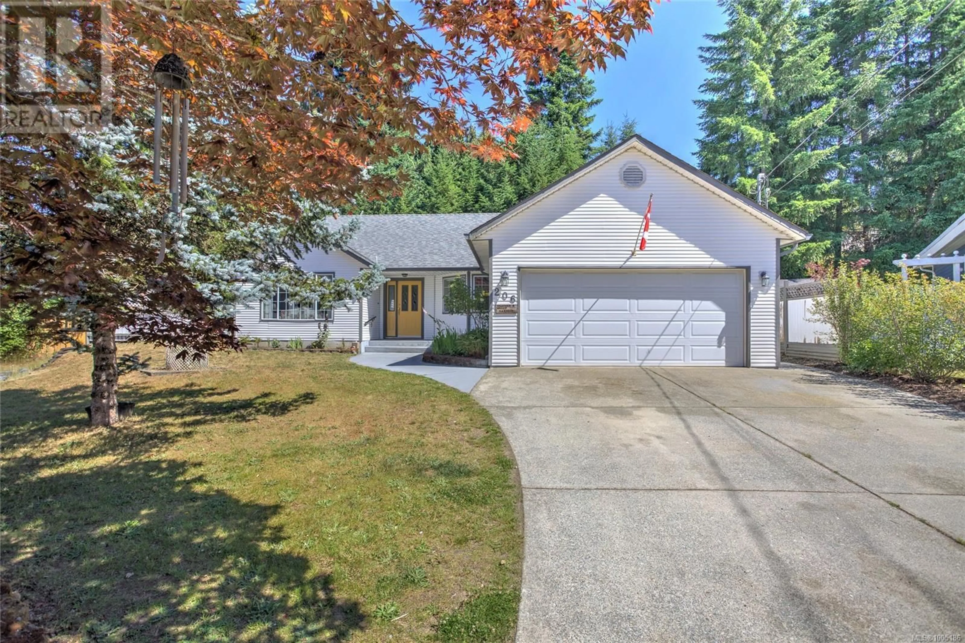 Home with vinyl exterior material, street for 206 COWICHAN AVENUE EAST, Lake Cowichan British Columbia V0R2G0