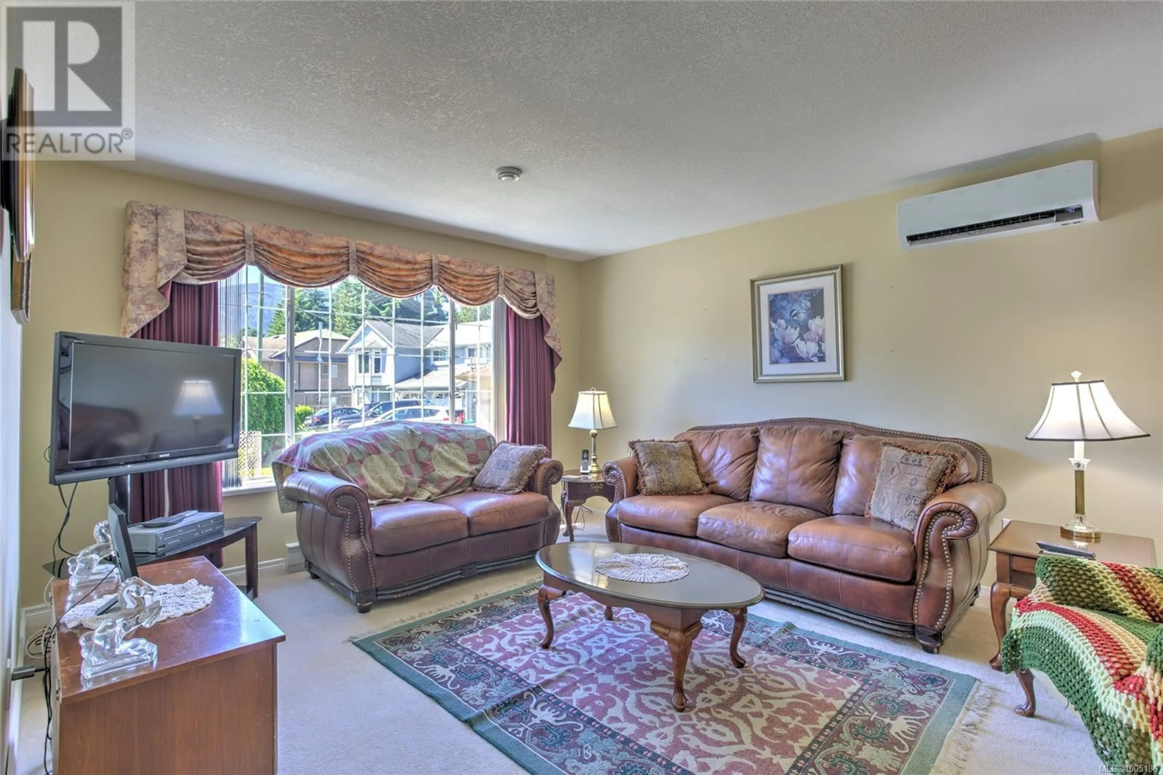 Living room with furniture, unknown for 206 COWICHAN AVENUE EAST, Lake Cowichan British Columbia V0R2G0