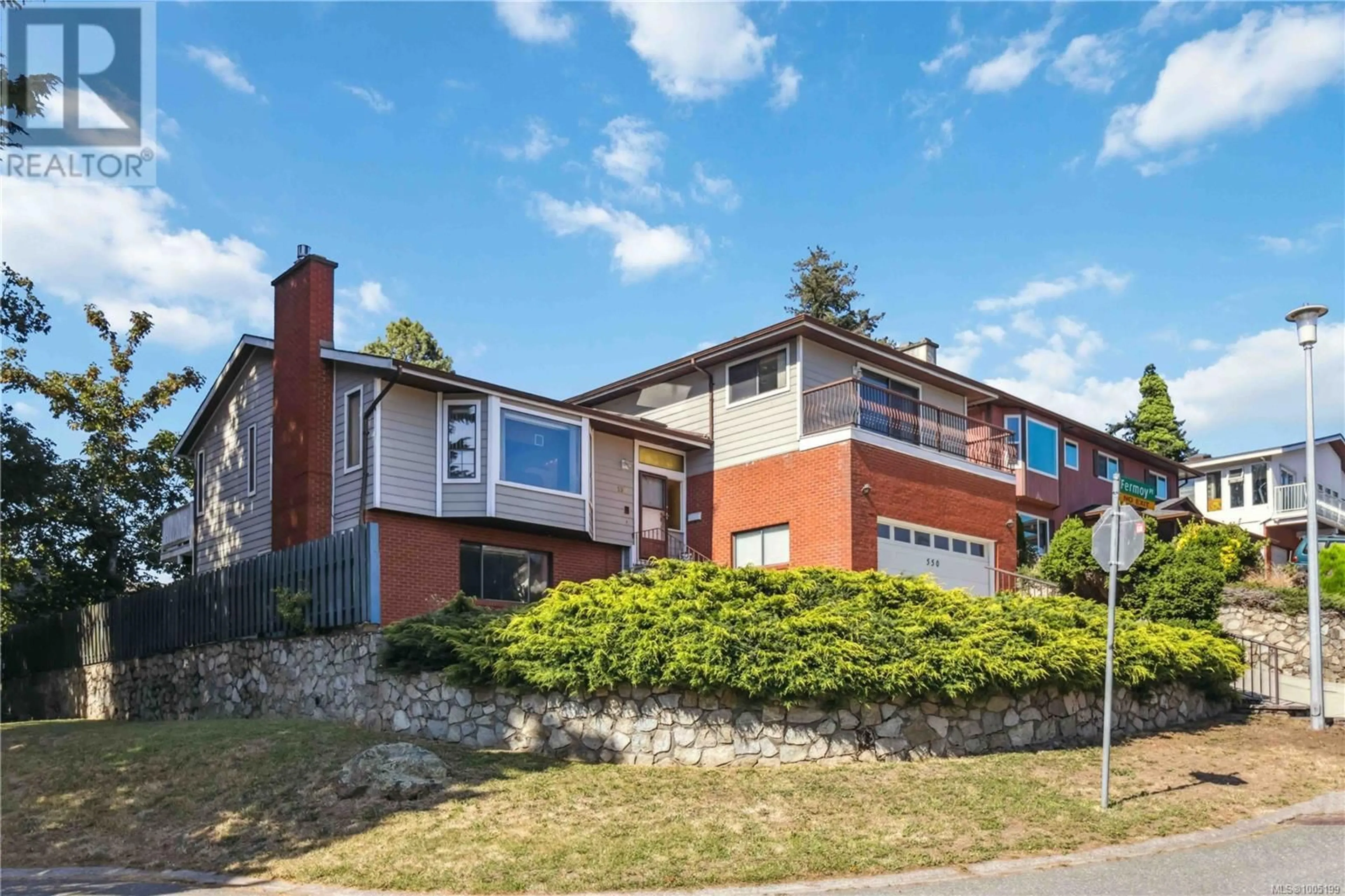 Home with brick exterior material, street for 550 FERMOY PLACE, Saanich British Columbia V8Z6N2