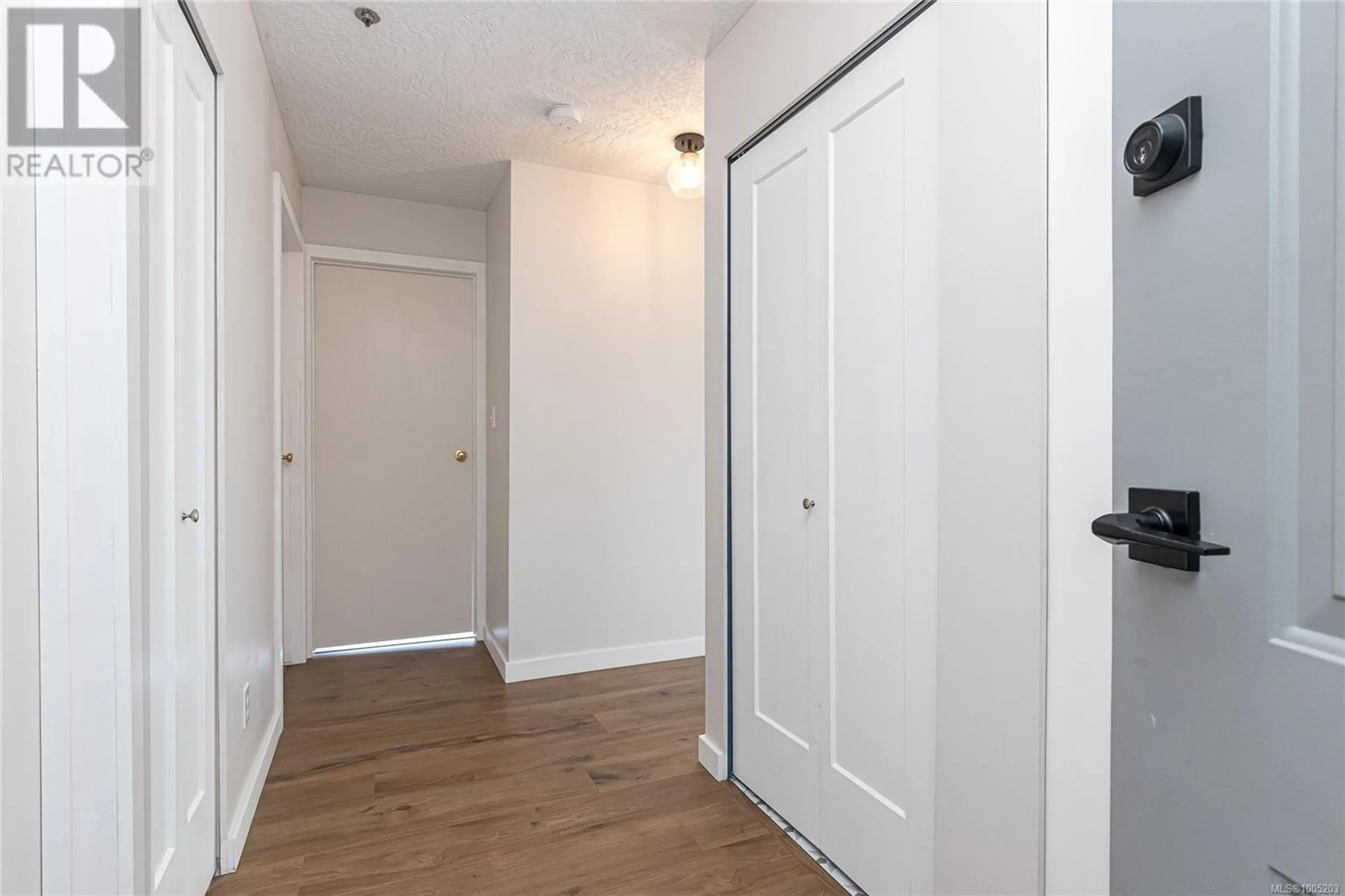 Unknown for 207 - 3460 QUADRA STREET, Saanich British Columbia V8X1G6