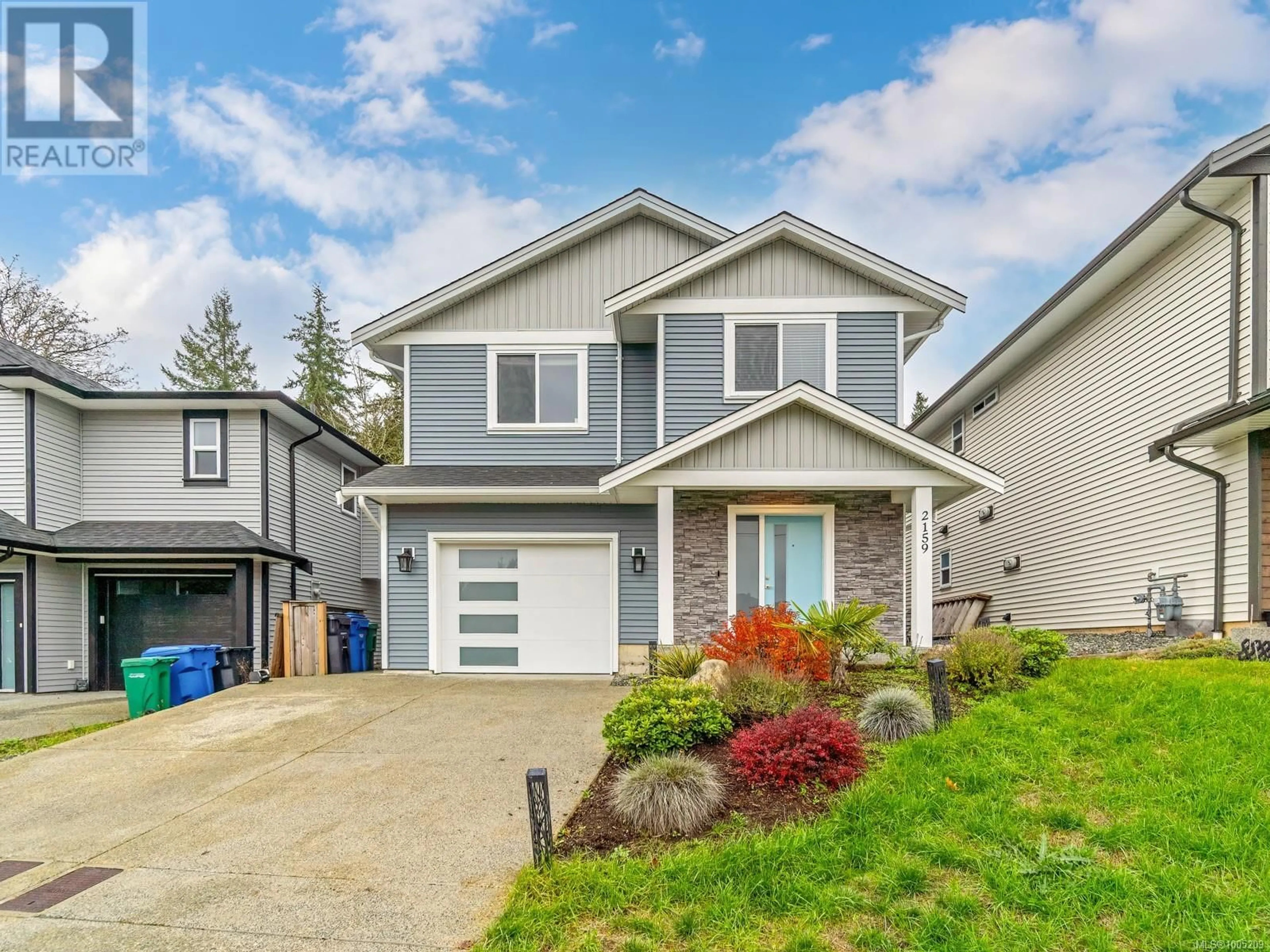 Home with vinyl exterior material, street for 2159 SALMON ROAD, Nanaimo British Columbia V9R6J2