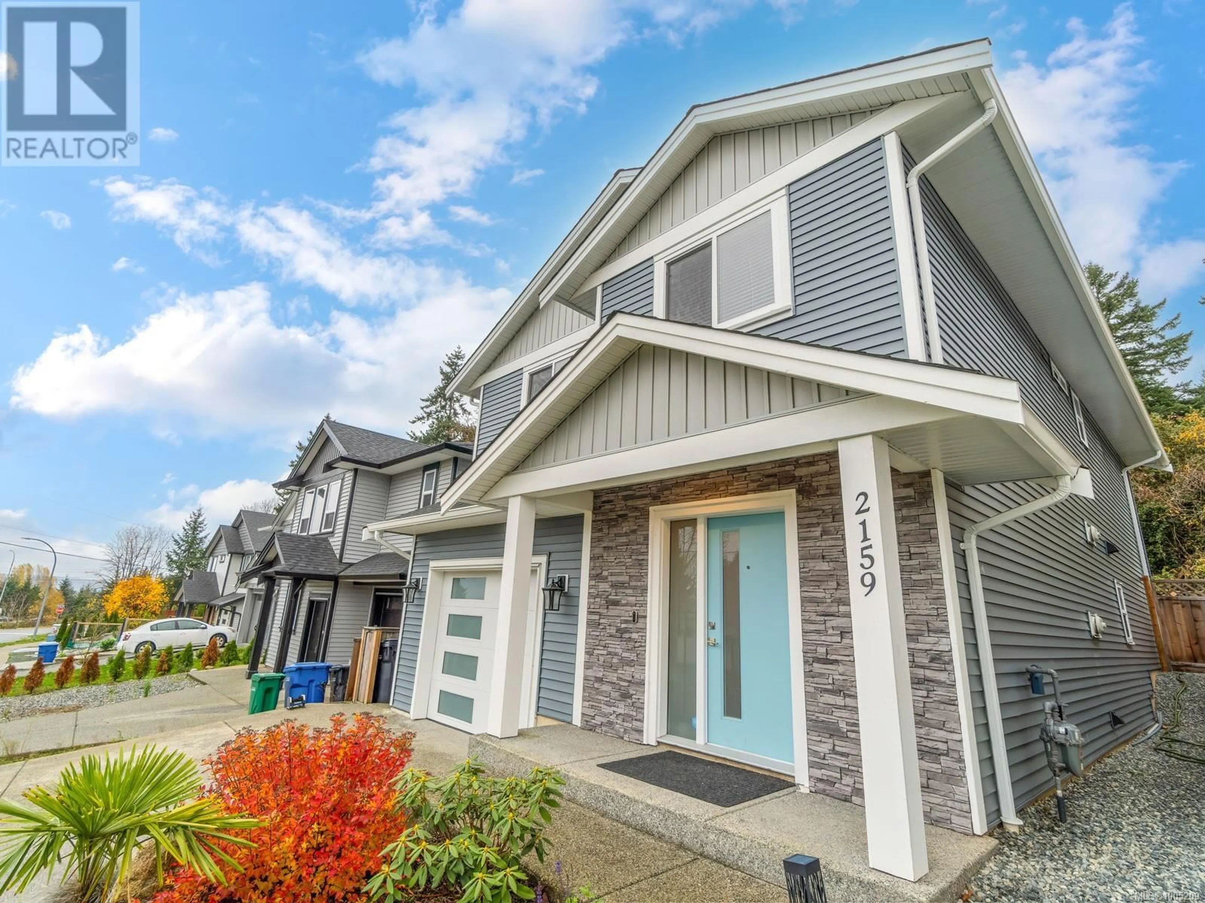 Home with vinyl exterior material, street for 2159 SALMON ROAD, Nanaimo British Columbia V9R6J2