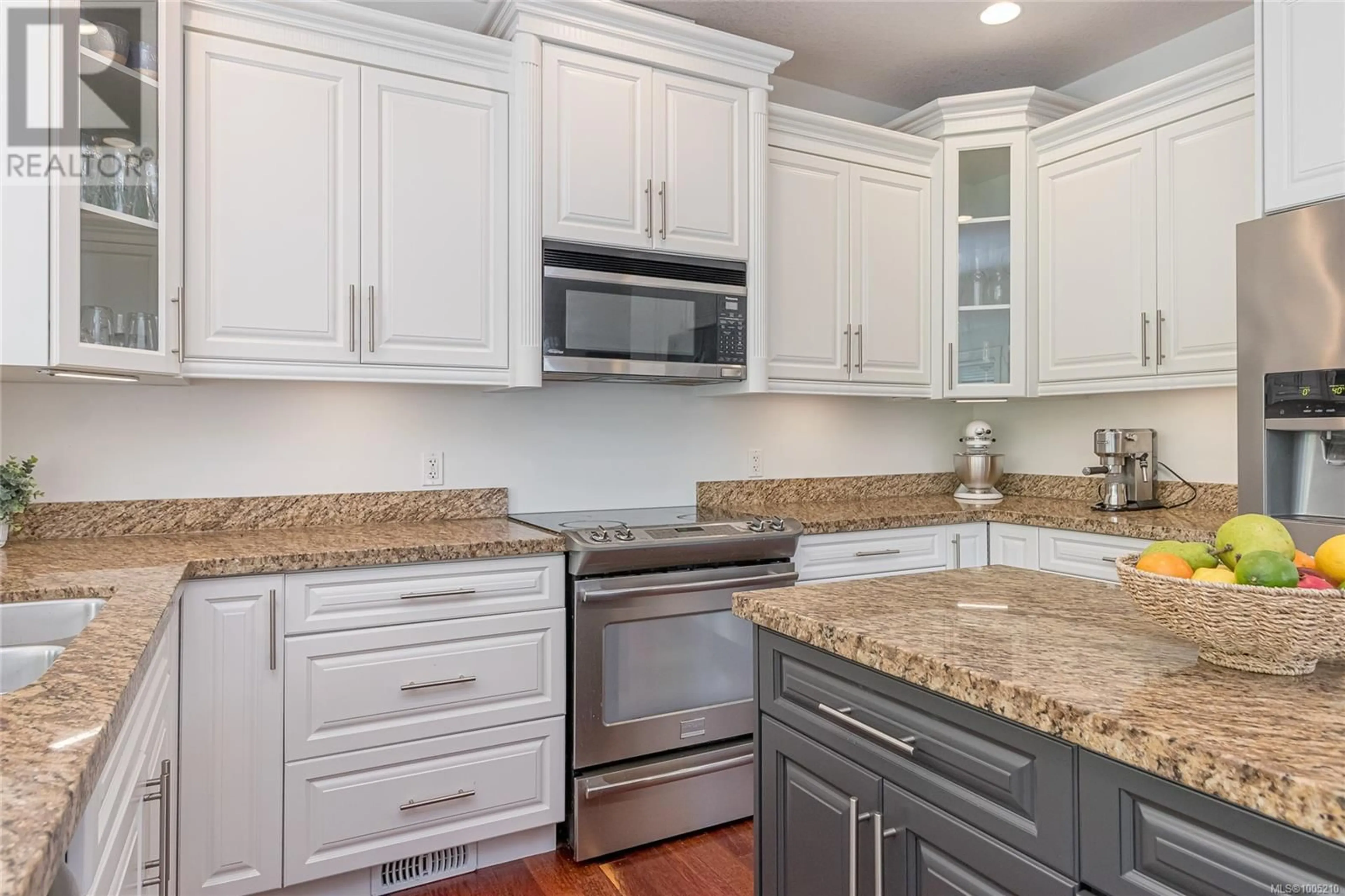 Open concept kitchen, ceramic/tile floor for 606 STEVENS PLACE, Ladysmith British Columbia V9G2C6