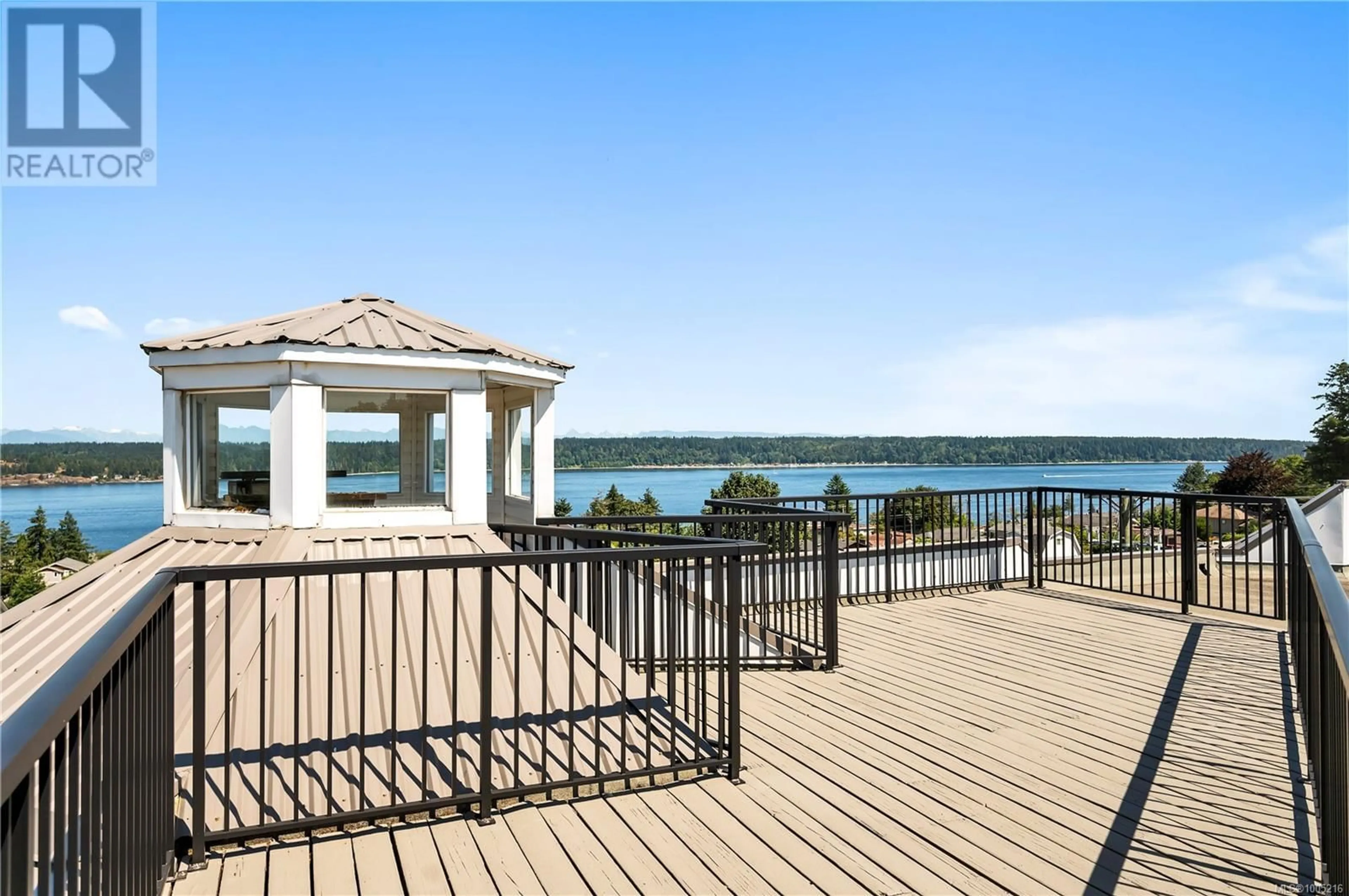 Patio, water/lake/river/ocean view for 1F - 690 COLWYN STREET, Campbell River British Columbia V9W2X1