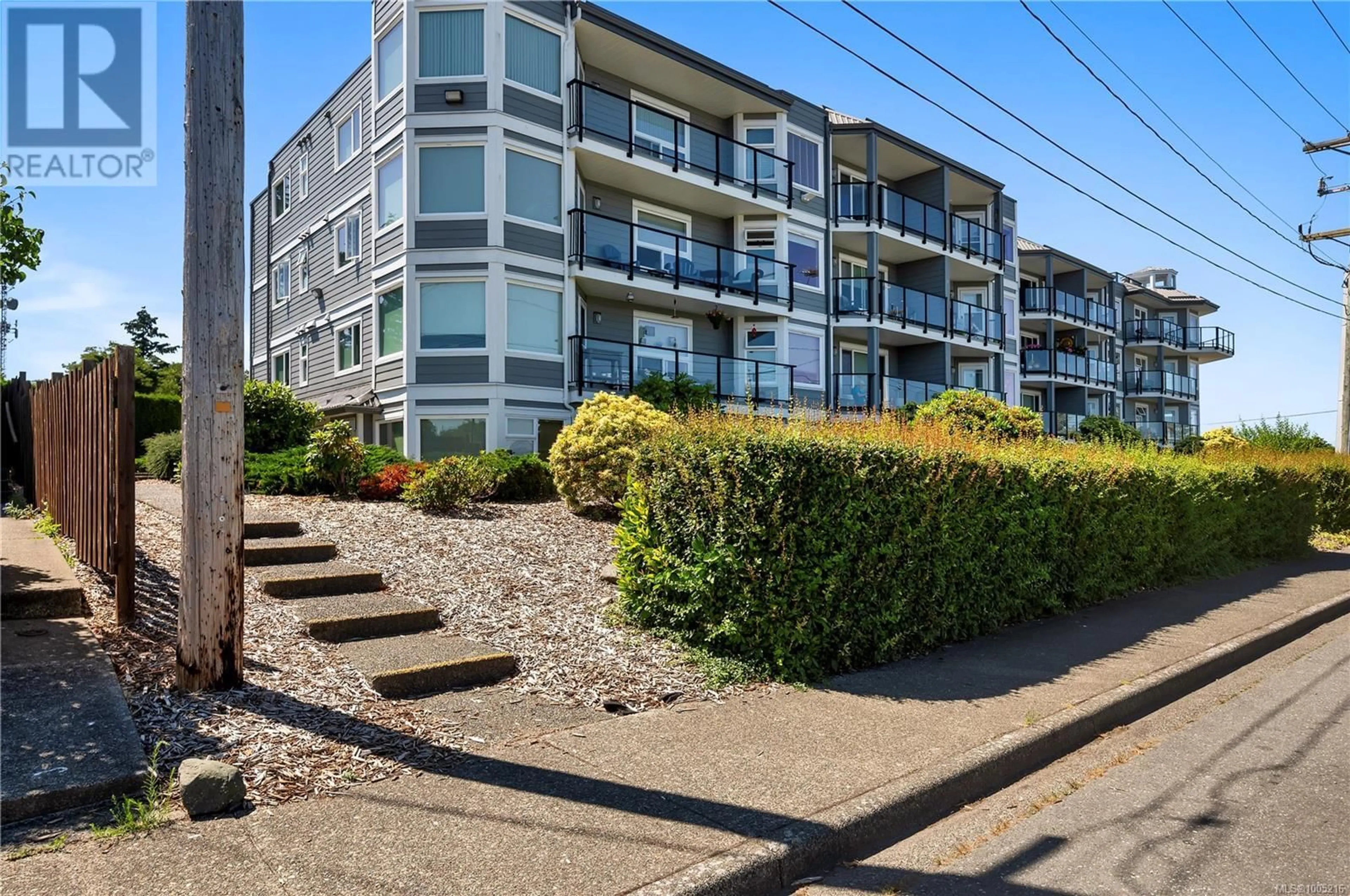 Patio, water/lake/river/ocean view for 1F - 690 COLWYN STREET, Campbell River British Columbia V9W2X1