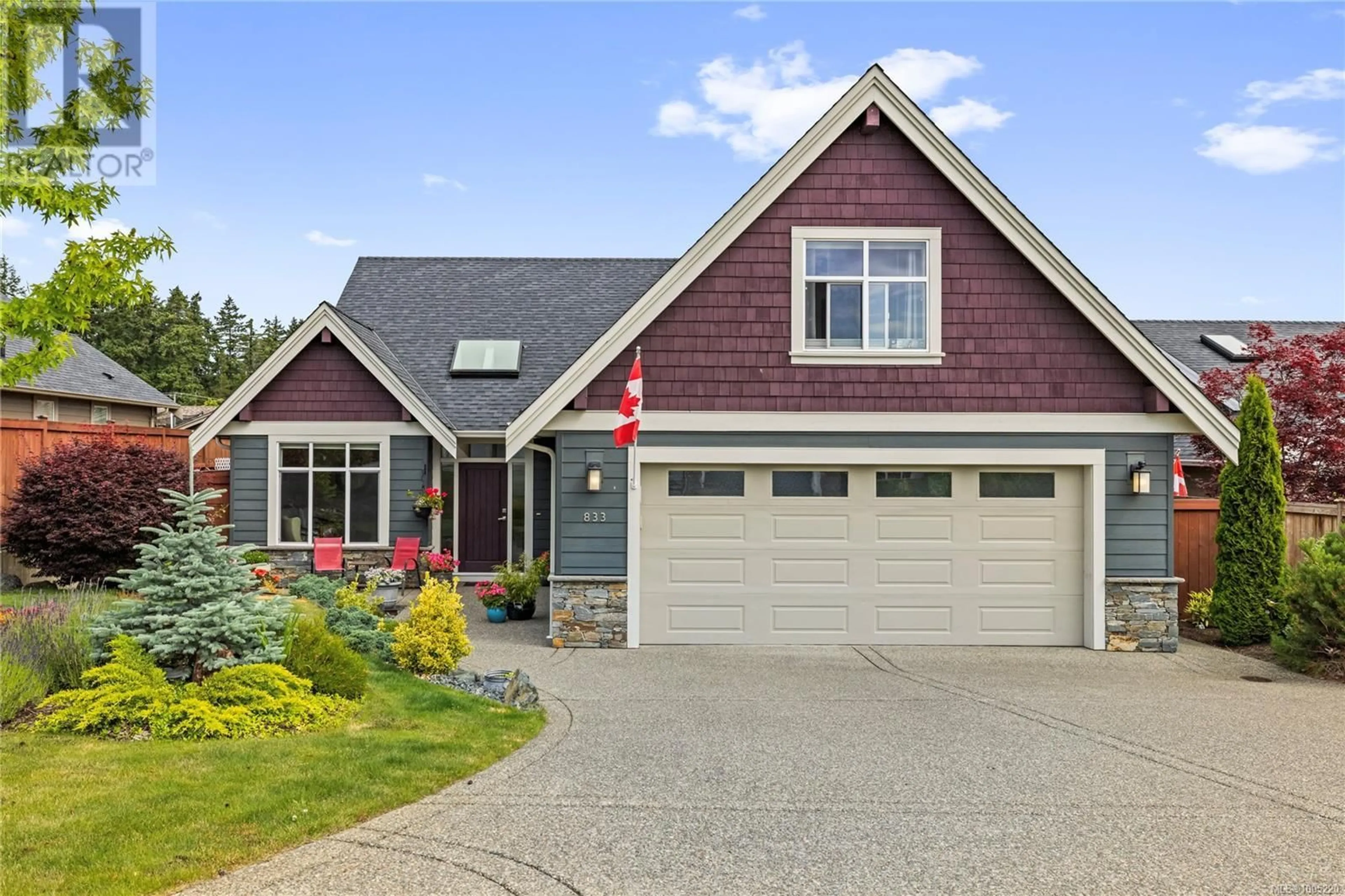Home with vinyl exterior material, street for 833 RETEGNO AVENUE, Parksville British Columbia V9P0C3