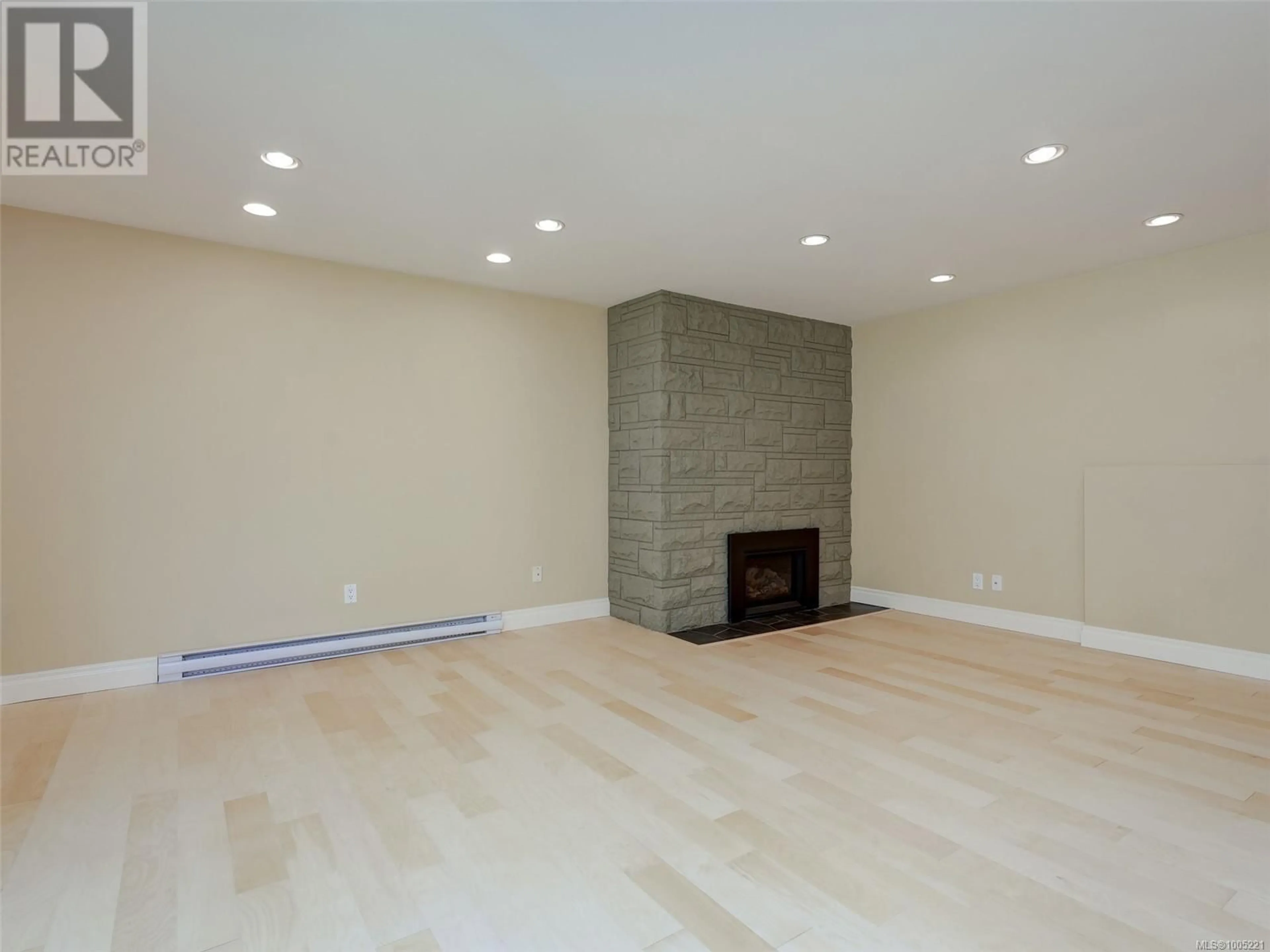 A pic of a room for 1 - 329 MASTERS ROAD, Victoria British Columbia V8S1C9