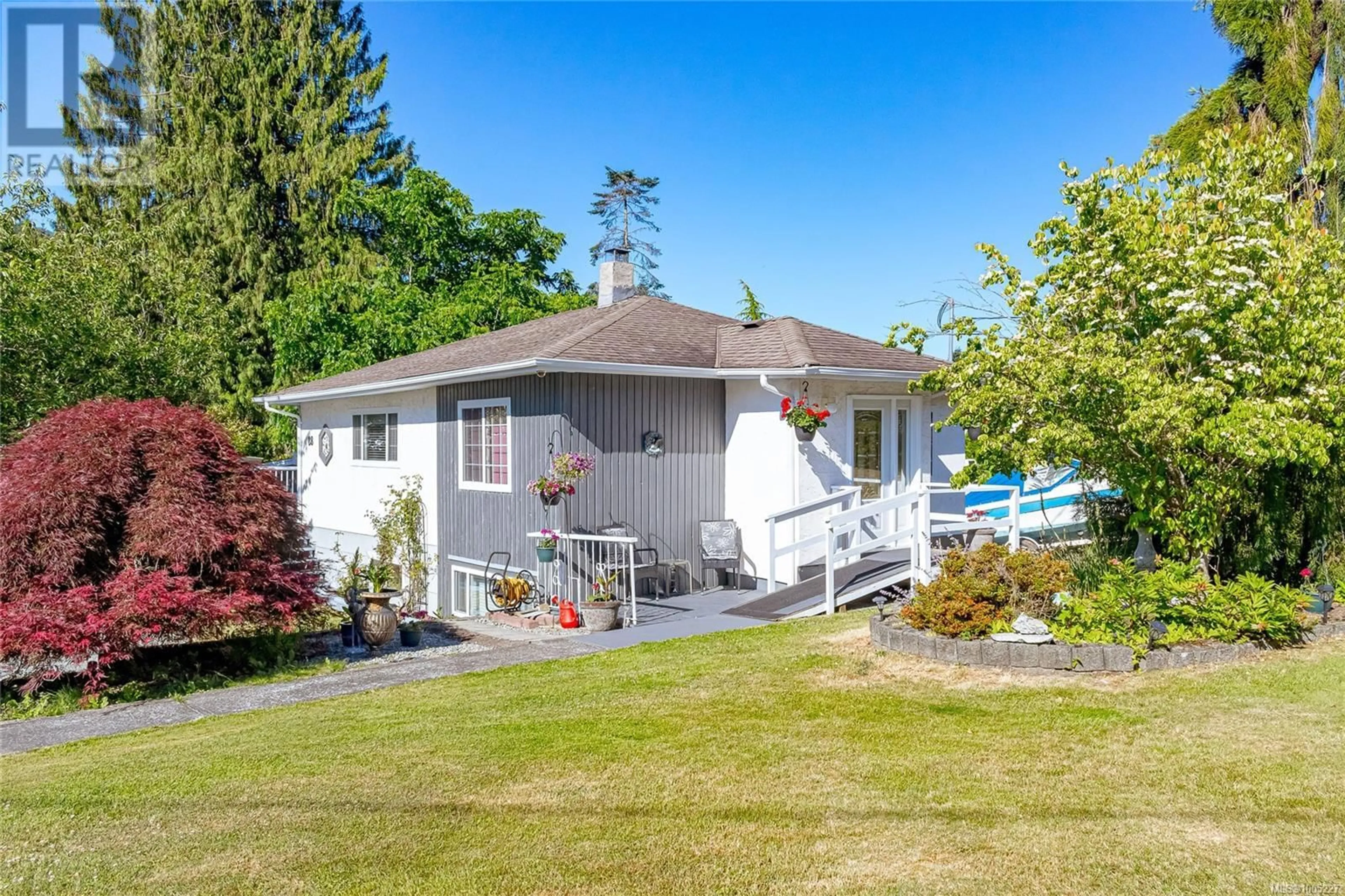 A pic from outside/outdoor area/front of a property/back of a property/a pic from drone, unknown for 28 COTTONWOOD STREET, Lake Cowichan British Columbia V0R2G0