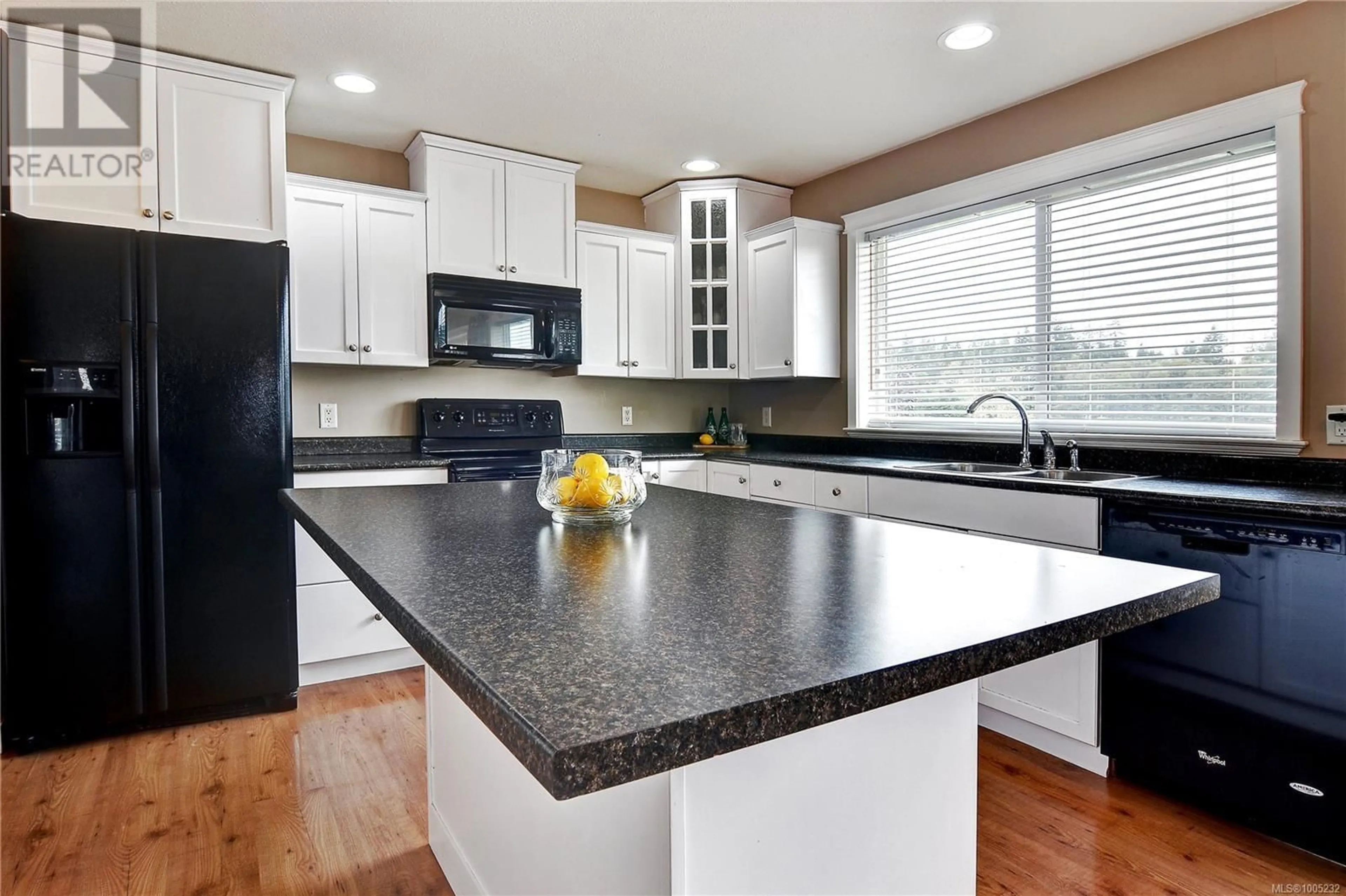 Contemporary kitchen, unknown for 4837 FAIRBROOK CRESCENT, Nanaimo British Columbia V9T6M6