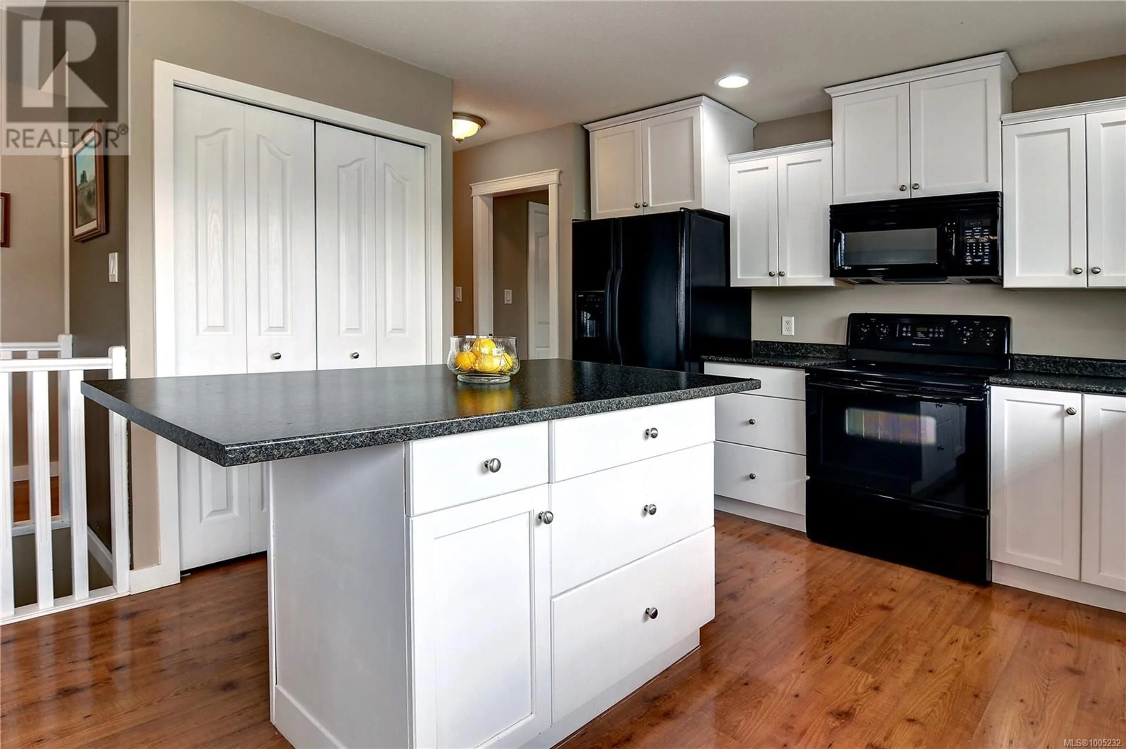 Open concept kitchen, unknown for 4837 FAIRBROOK CRESCENT, Nanaimo British Columbia V9T6M6
