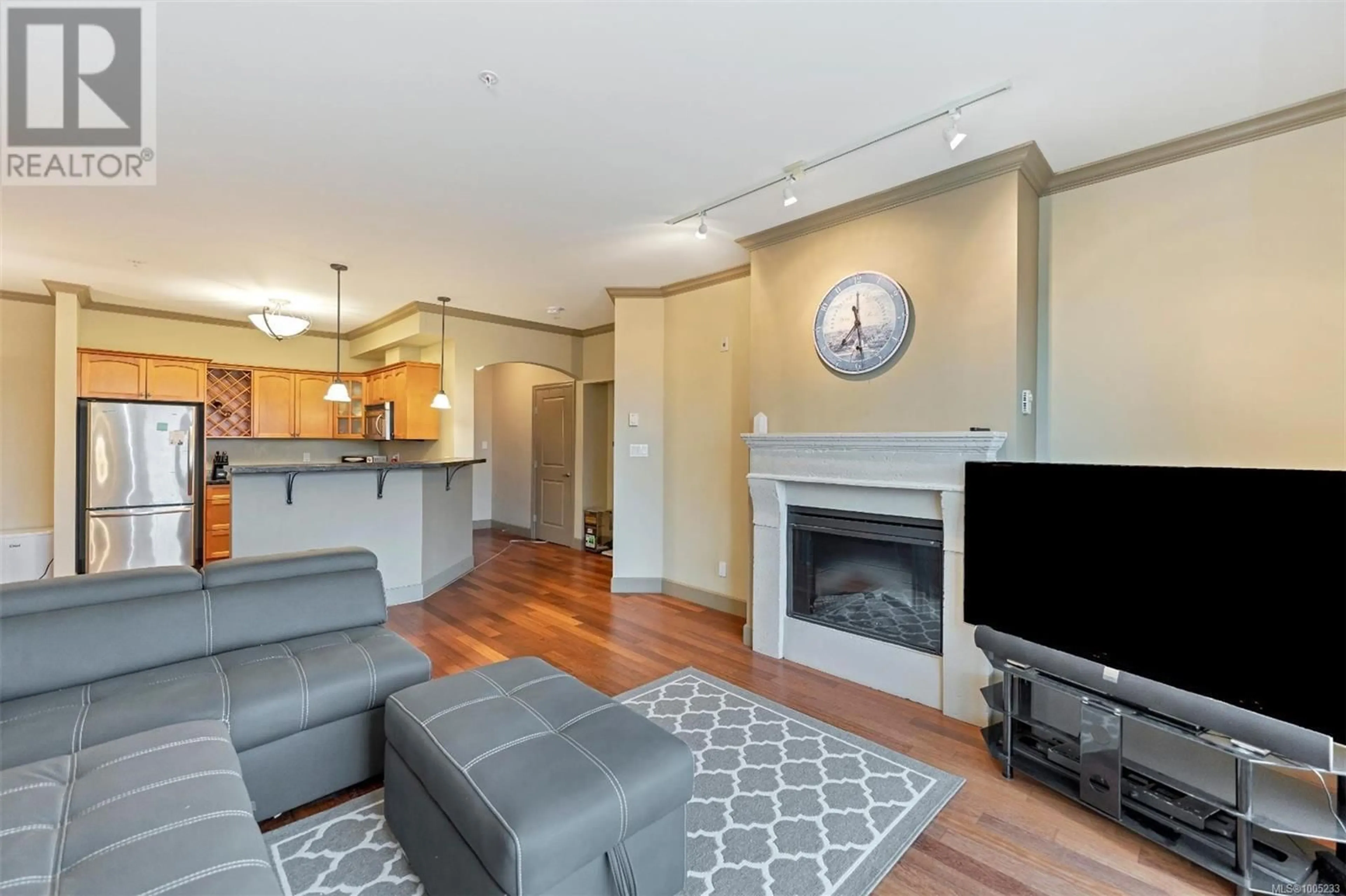 Living room with furniture, unknown for 318 - 1620 MCKENZIE AVENUE, Saanich British Columbia V8N0A1