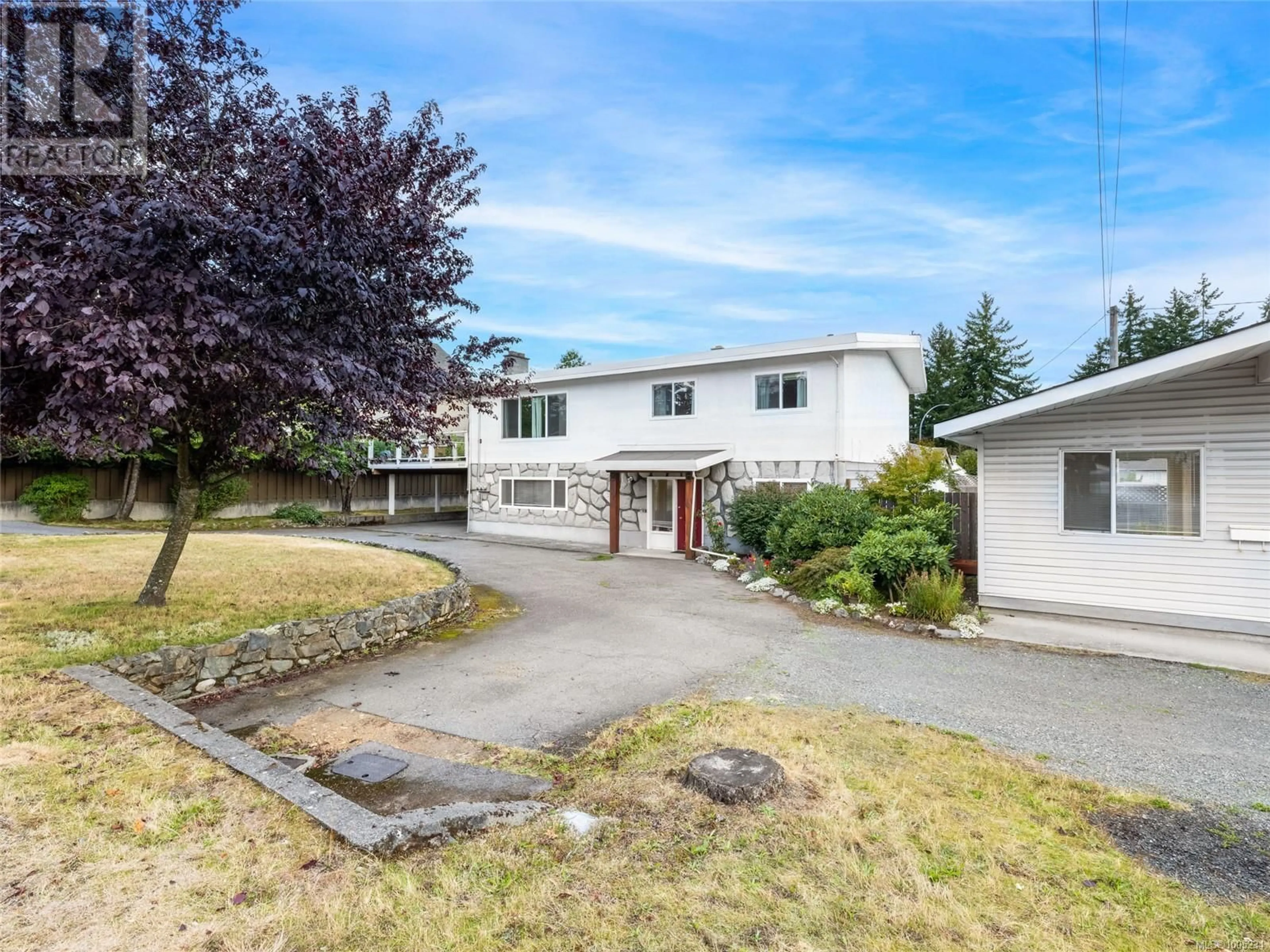 A pic from outside/outdoor area/front of a property/back of a property/a pic from drone, street for 6080 HAMMOND BAY ROAD, Nanaimo British Columbia V9T5M4
