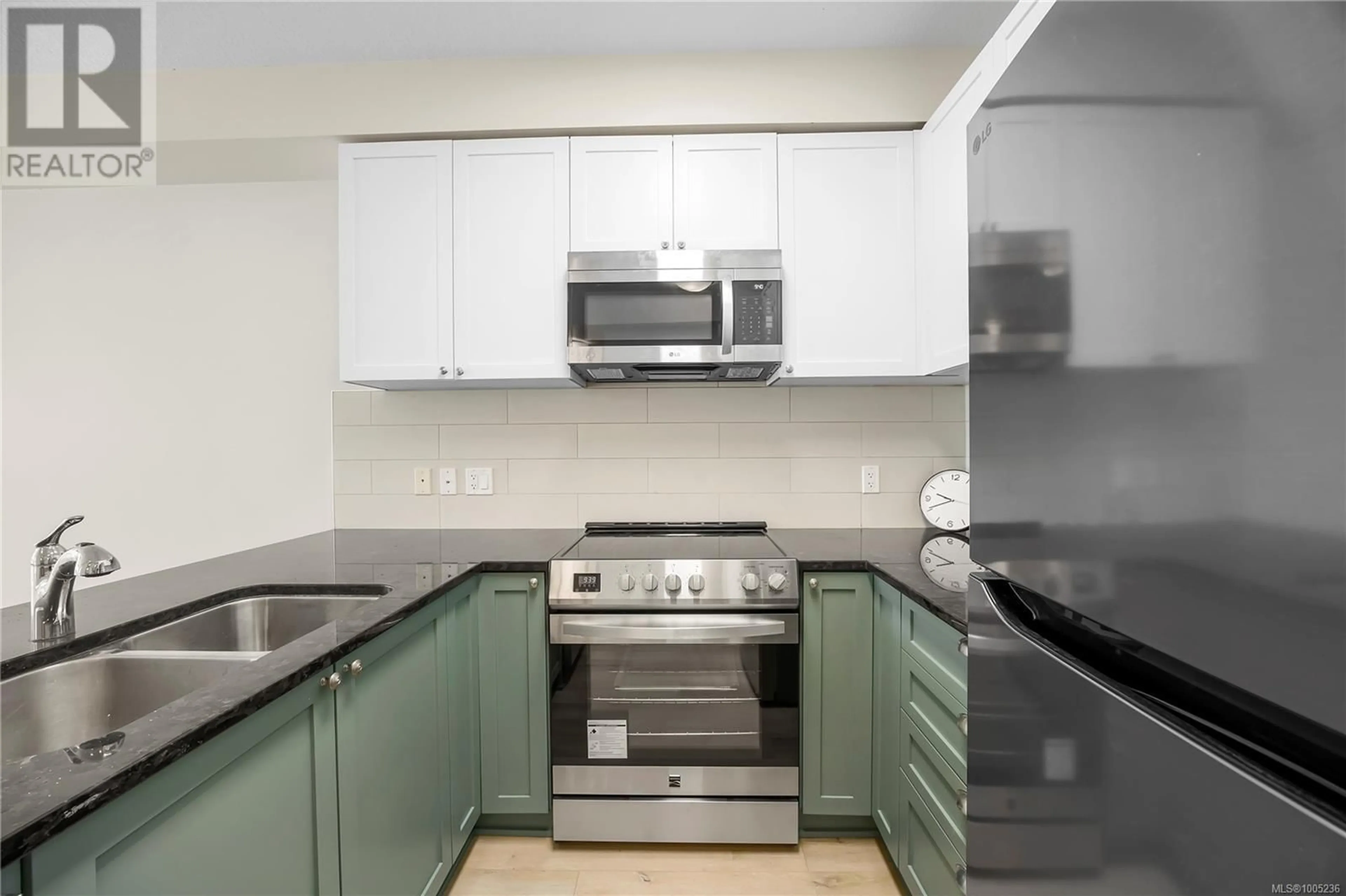 Standard kitchen, unknown for 405 - 99 CHAPEL STREET, Nanaimo British Columbia V9R5H3