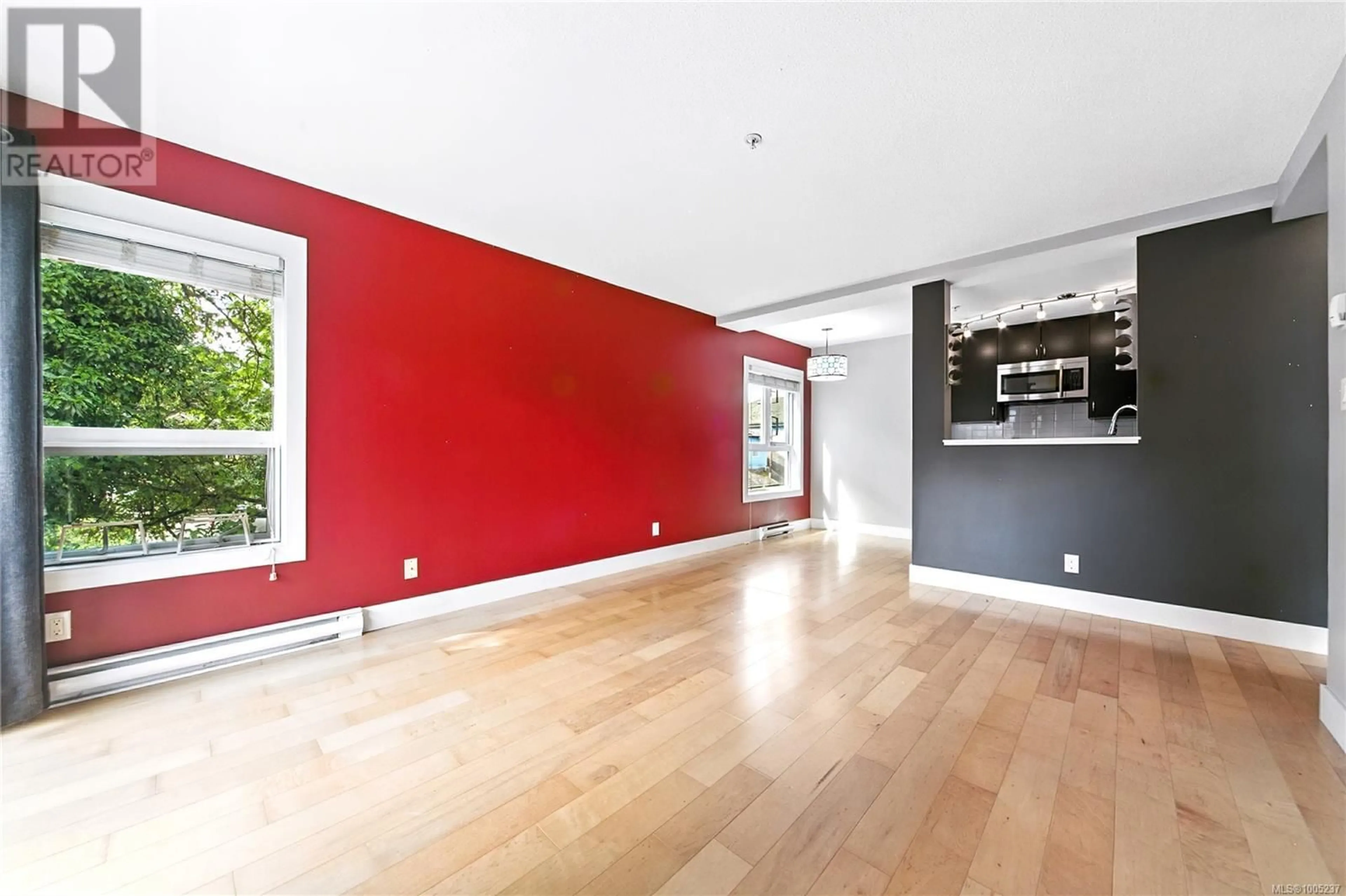 Indoor foyer for 203 - 2515 DOWLER PLACE, Victoria British Columbia V8T4H7