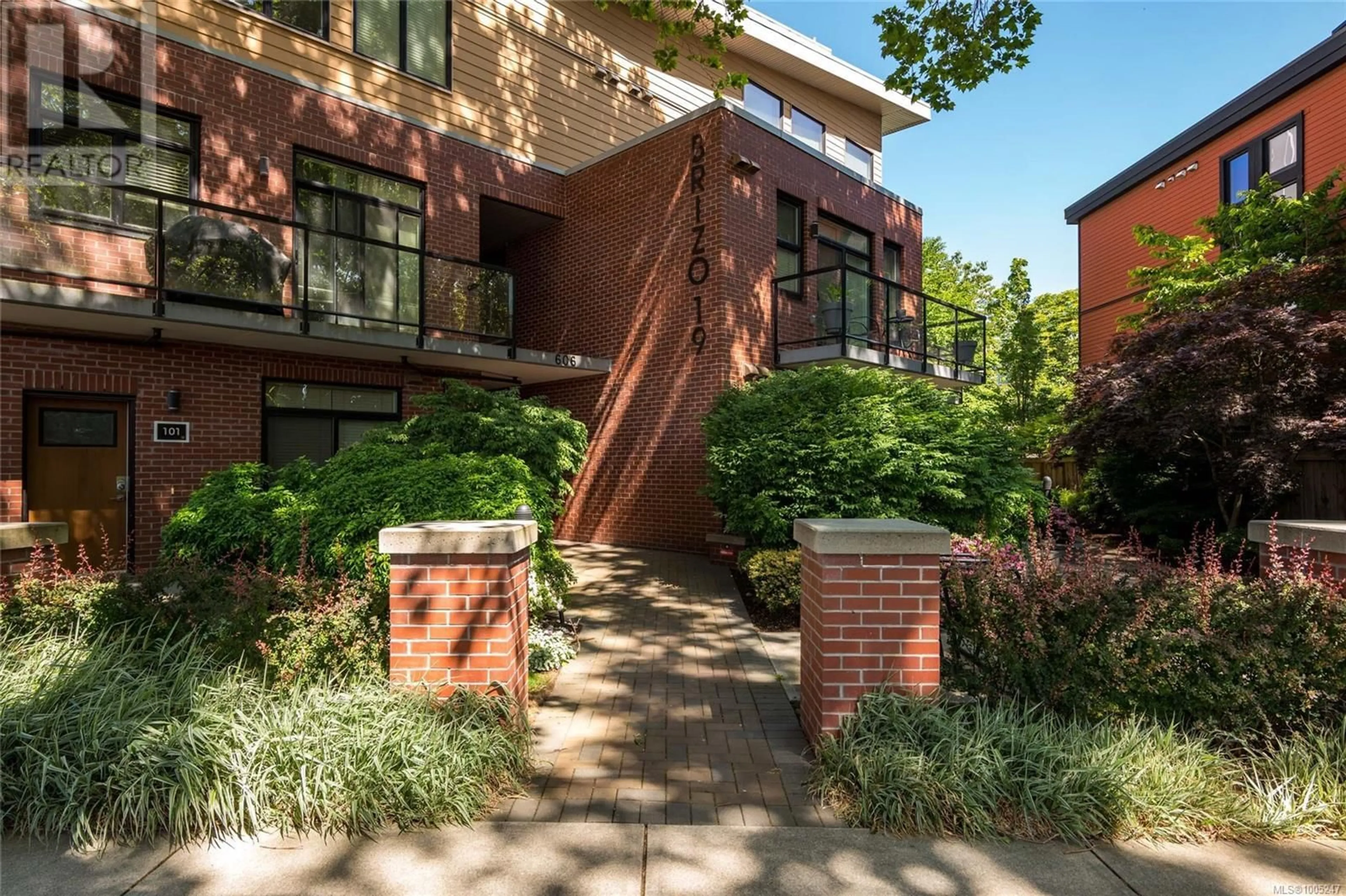 Home with brick exterior material, street for 402 - 606 SPEED AVENUE, Victoria British Columbia V8Z1A4