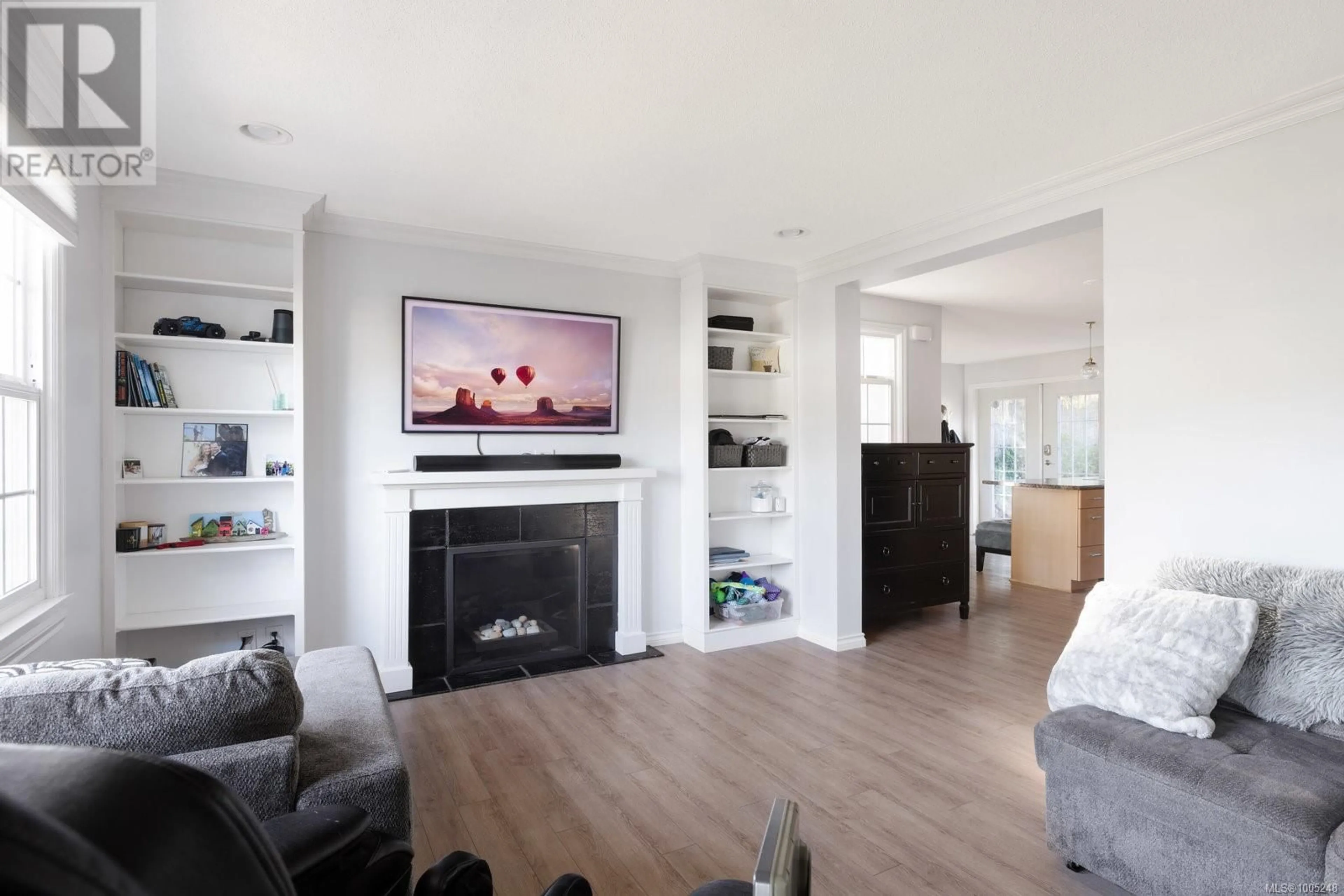 Living room with furniture, wood/laminate floor for 1227 LOCKLEY ROAD, Esquimalt British Columbia V9A4S8