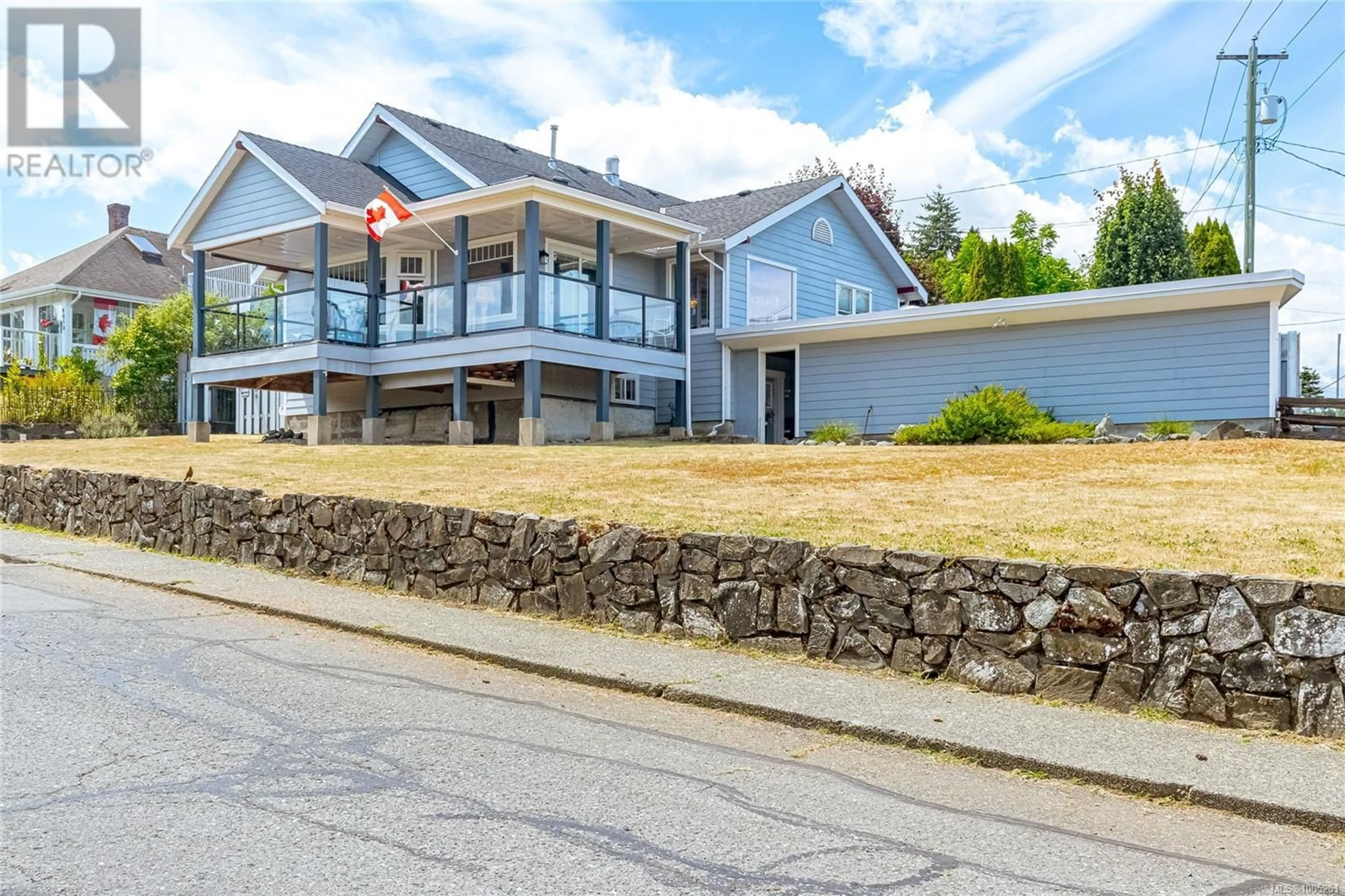 Home with vinyl exterior material, mountain view for 9856 CEDAR STREET, Chemainus British Columbia V0R1K0
