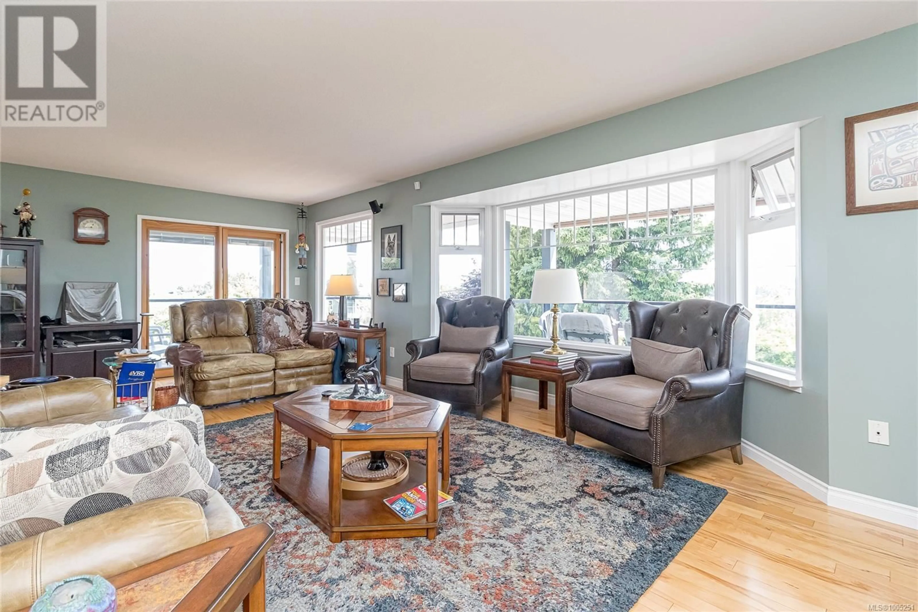 Living room with furniture, unknown for 9856 CEDAR STREET, Chemainus British Columbia V0R1K0