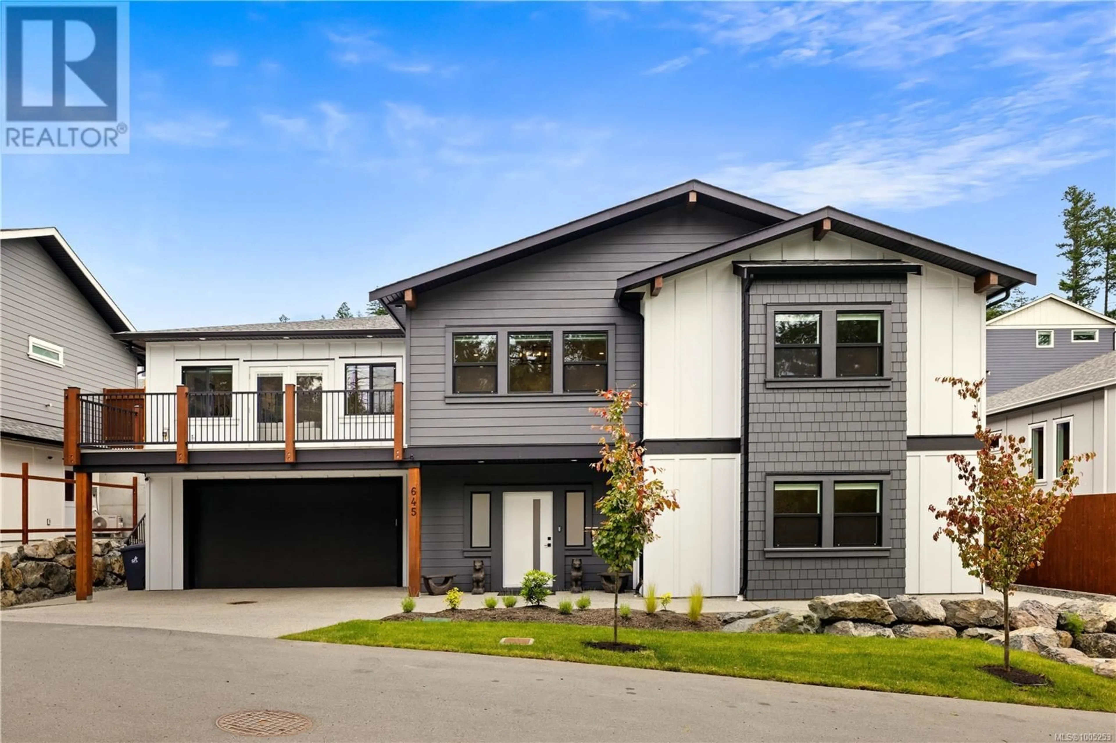 Home with vinyl exterior material, street for 645 FREDERIC ROAD, Langford British Columbia V9C0R3
