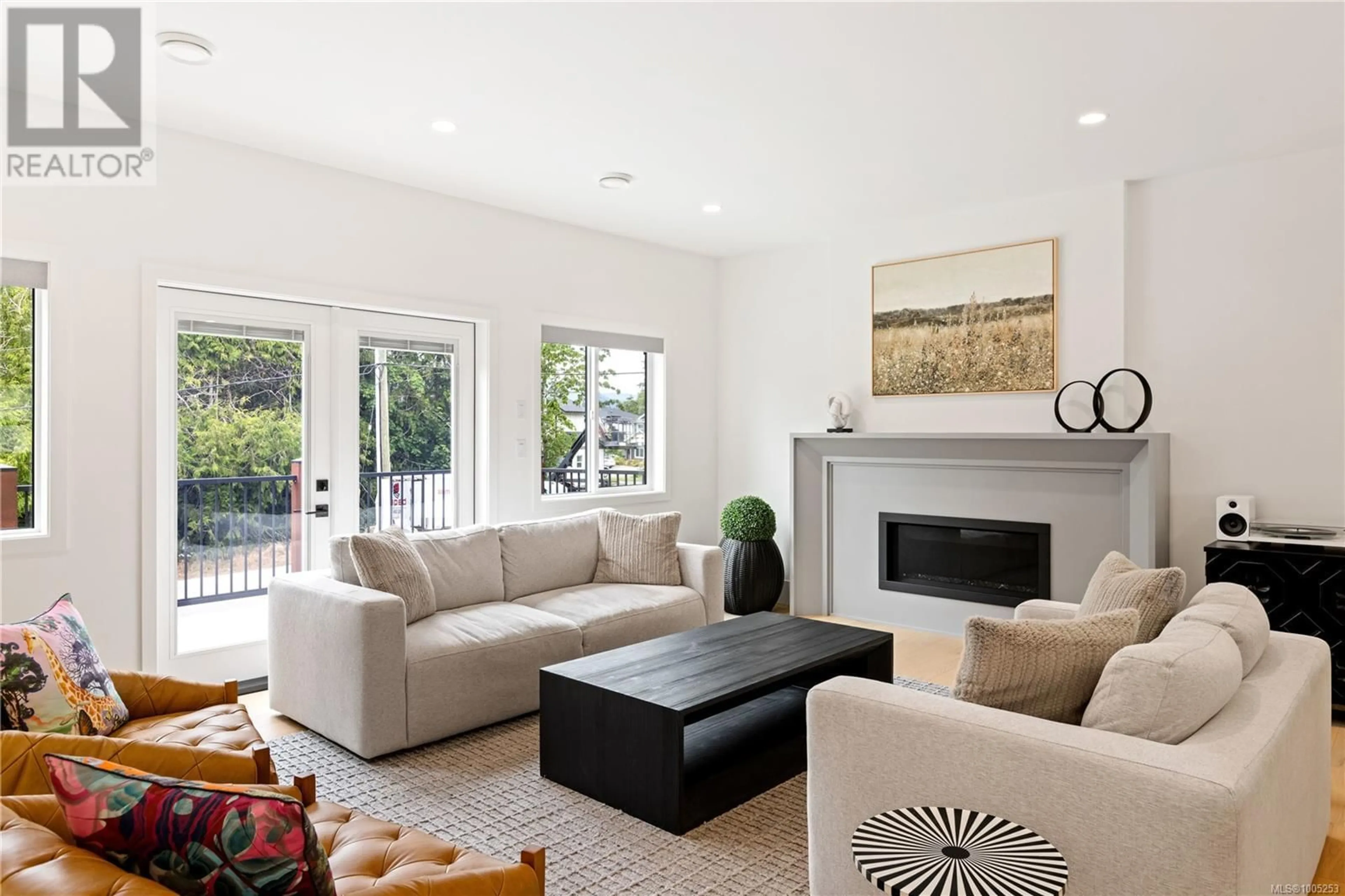 Living room with furniture, unknown for 645 FREDERIC ROAD, Langford British Columbia V9C0R3