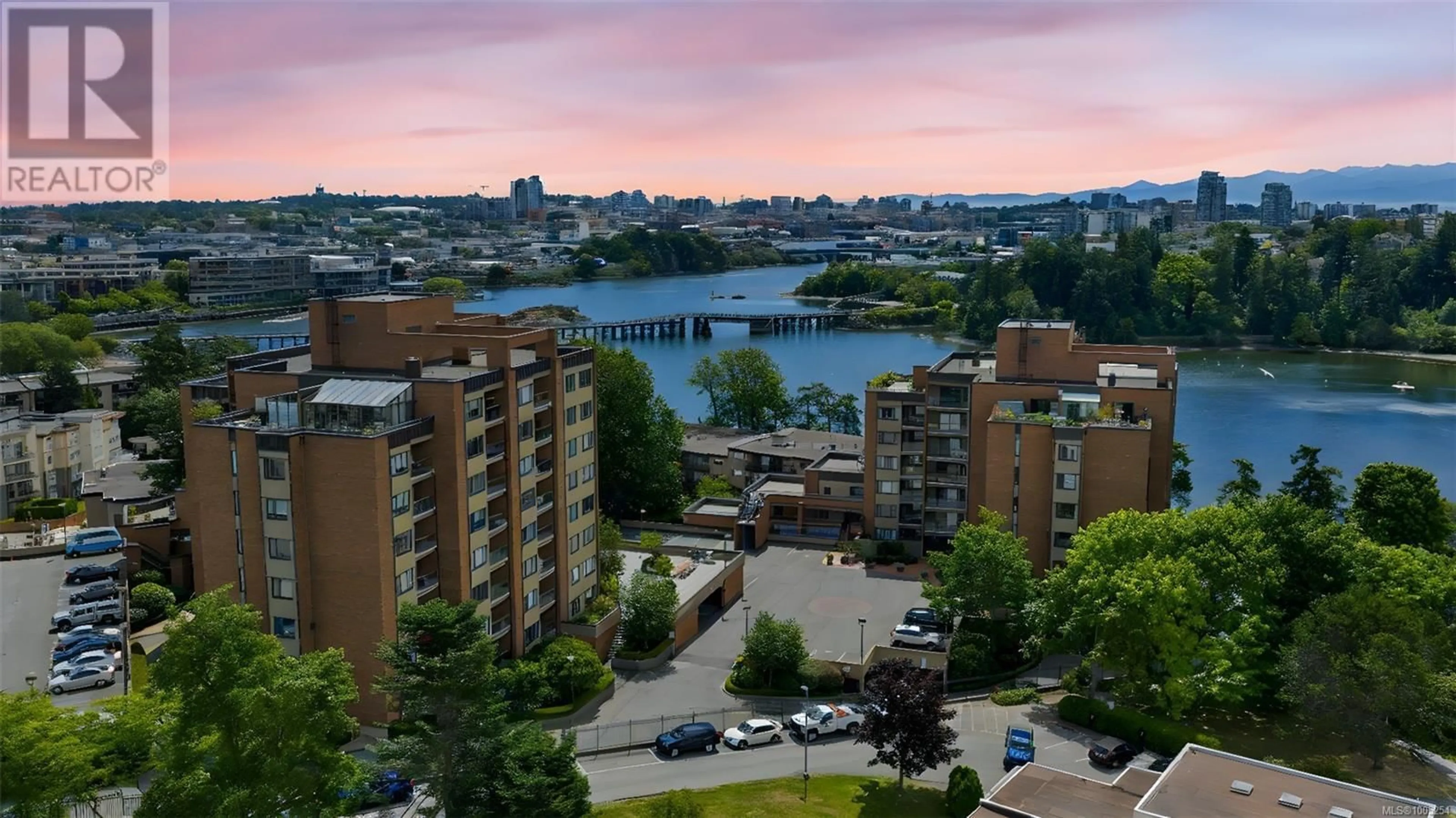 Patio, water/lake/river/ocean view for 206 - 103 GORGE ROAD EAST, Victoria British Columbia V9A6Z2