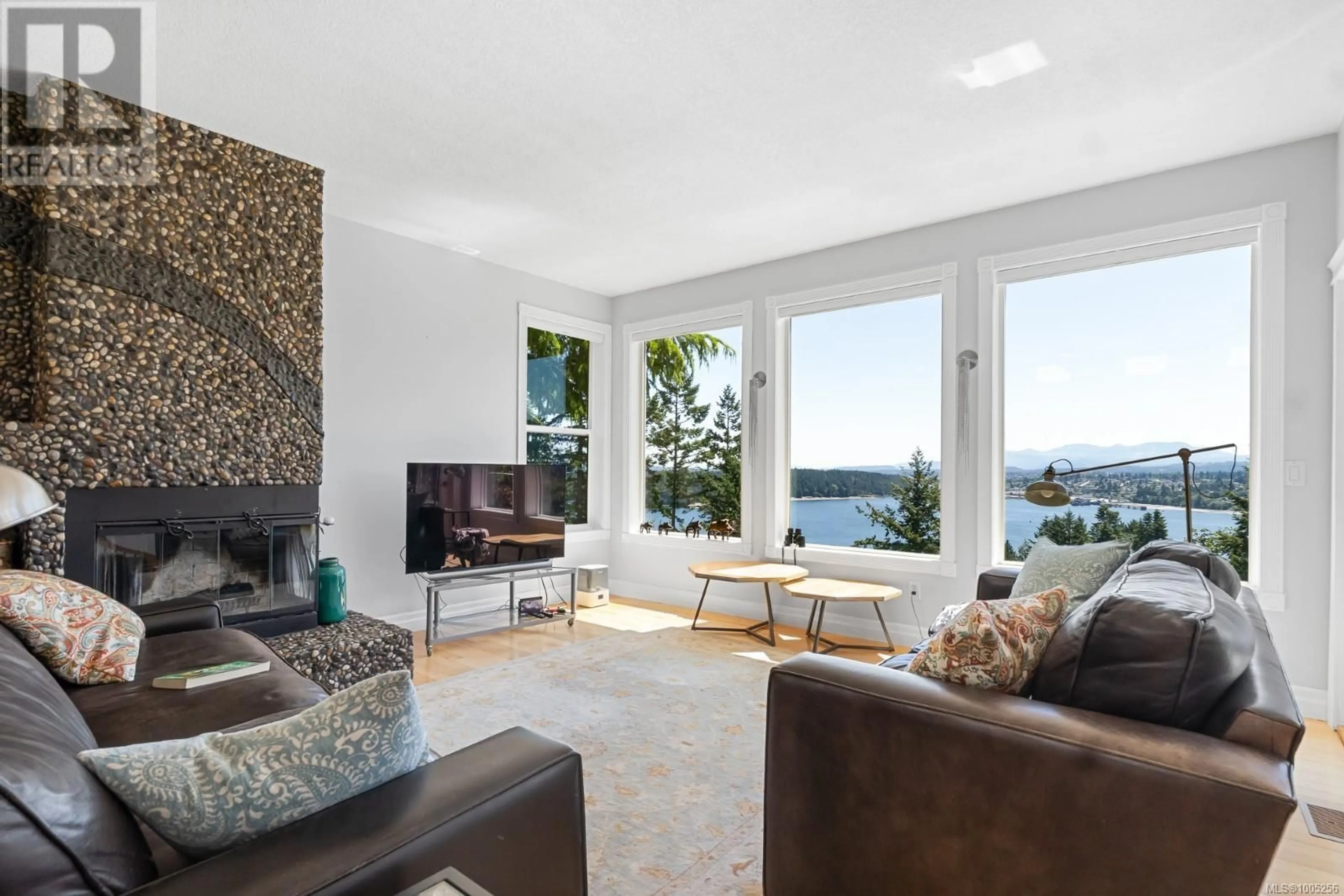 Living room with furniture, unknown for 570 CUMBERLAND PLACE, Nanaimo British Columbia V9T4S5