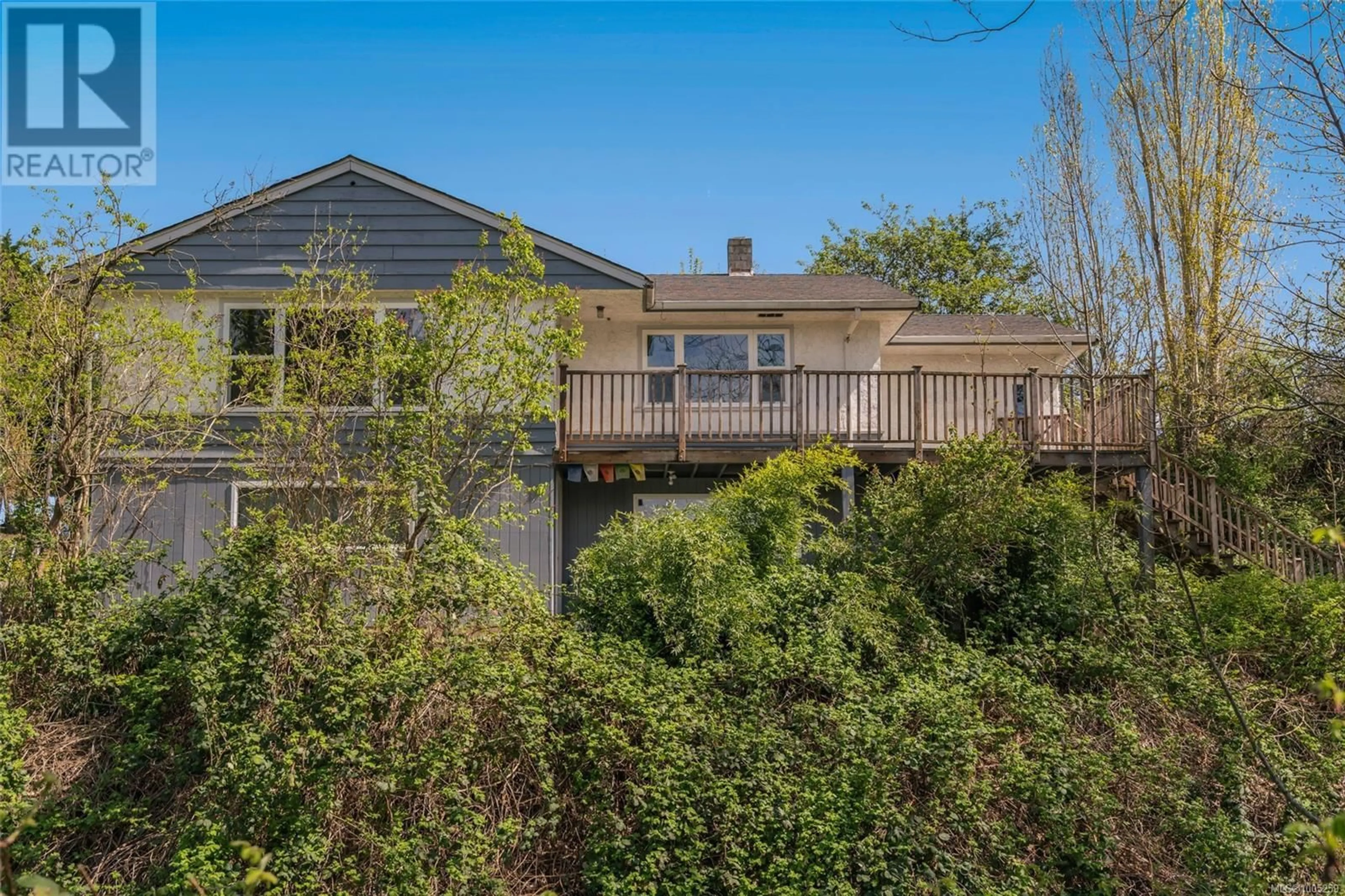 A pic from outside/outdoor area/front of a property/back of a property/a pic from drone, unknown for 75 5TH STREET, Nanaimo British Columbia V9R1M9