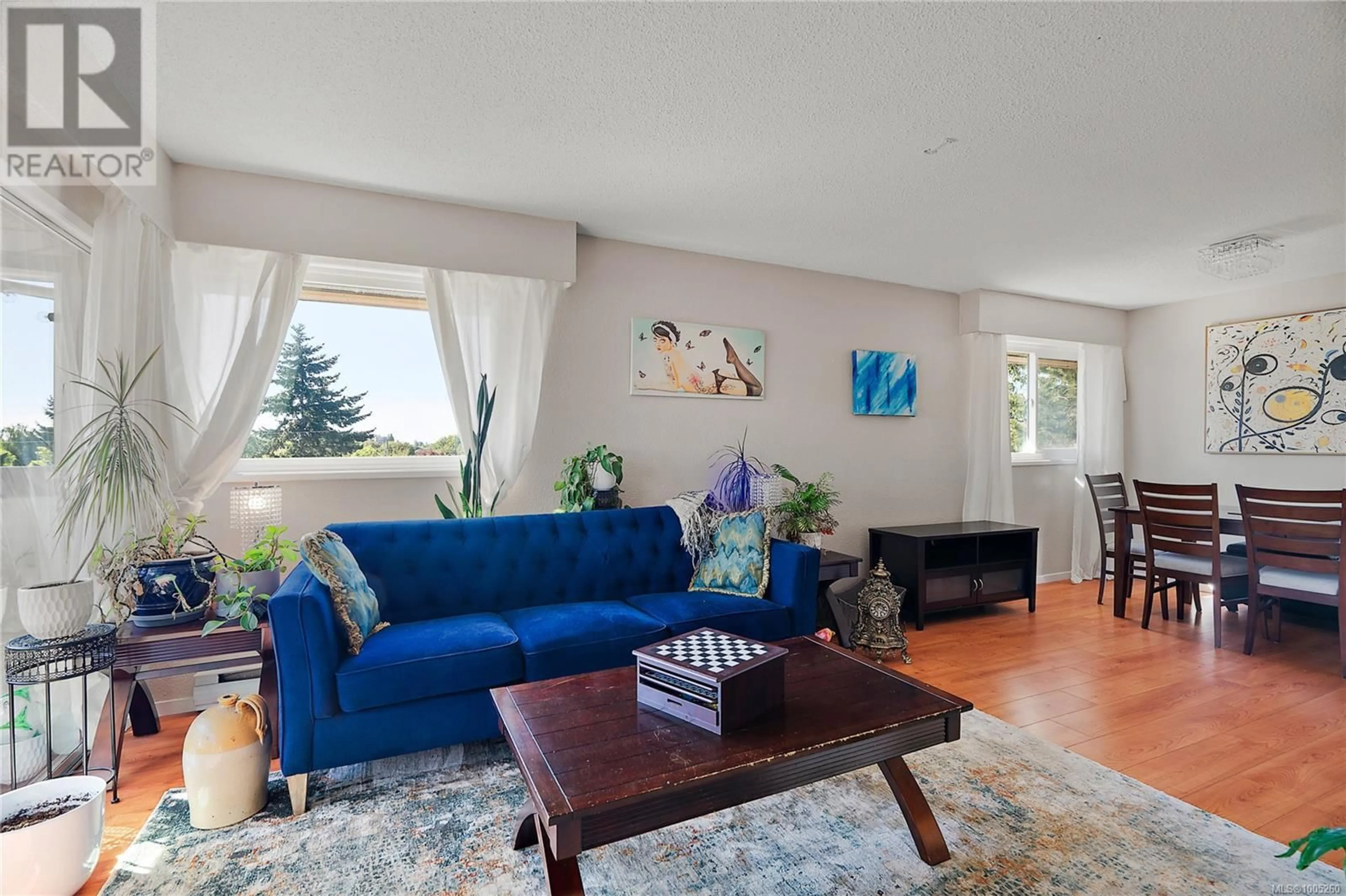Living room with furniture, wood/laminate floor for 416 - 1525 HILLSIDE AVENUE, Victoria British Columbia V8T2C1