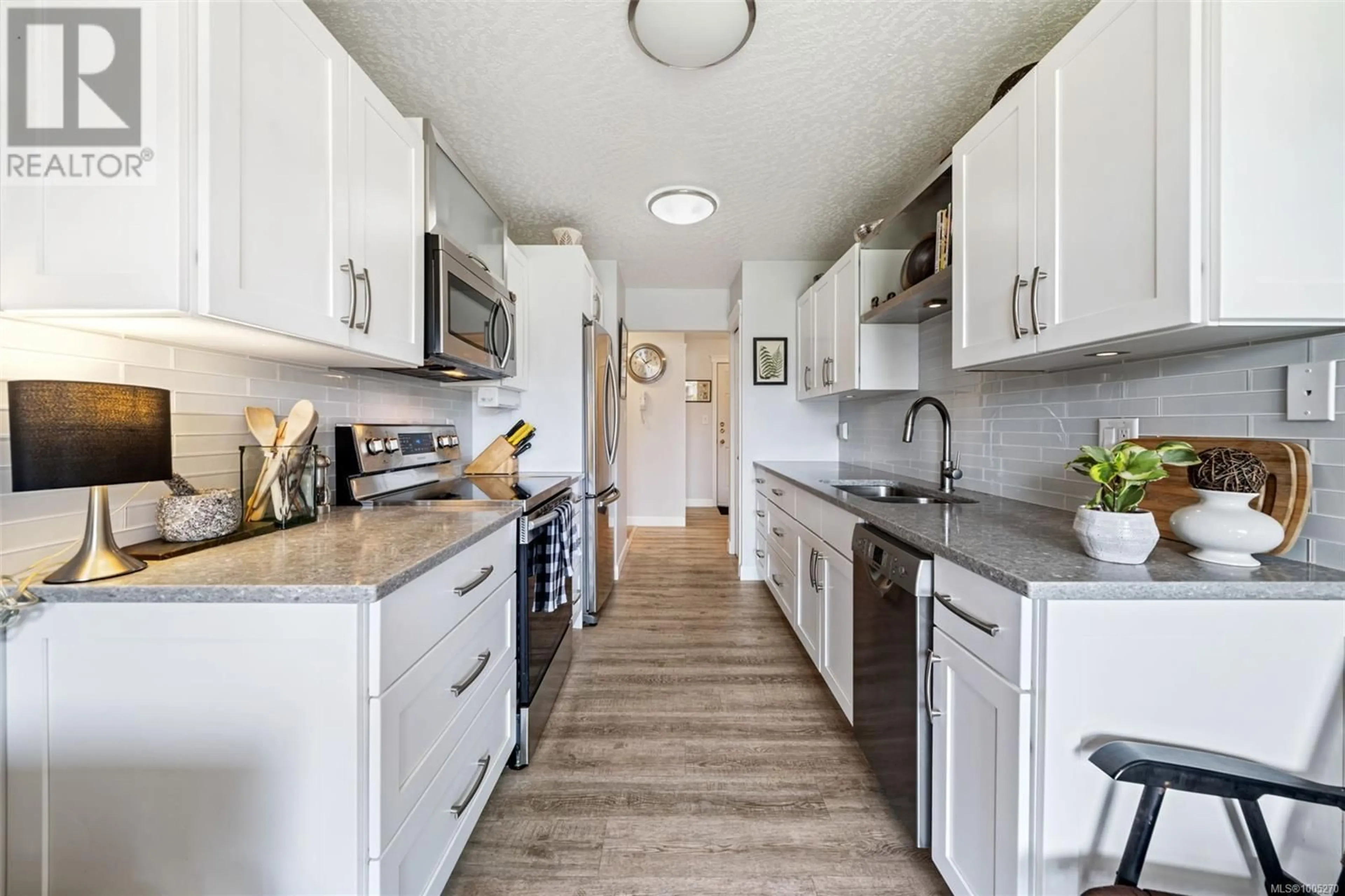 Unknown for 204 - 9650 FIRST STREET, Sidney British Columbia V8L3C9