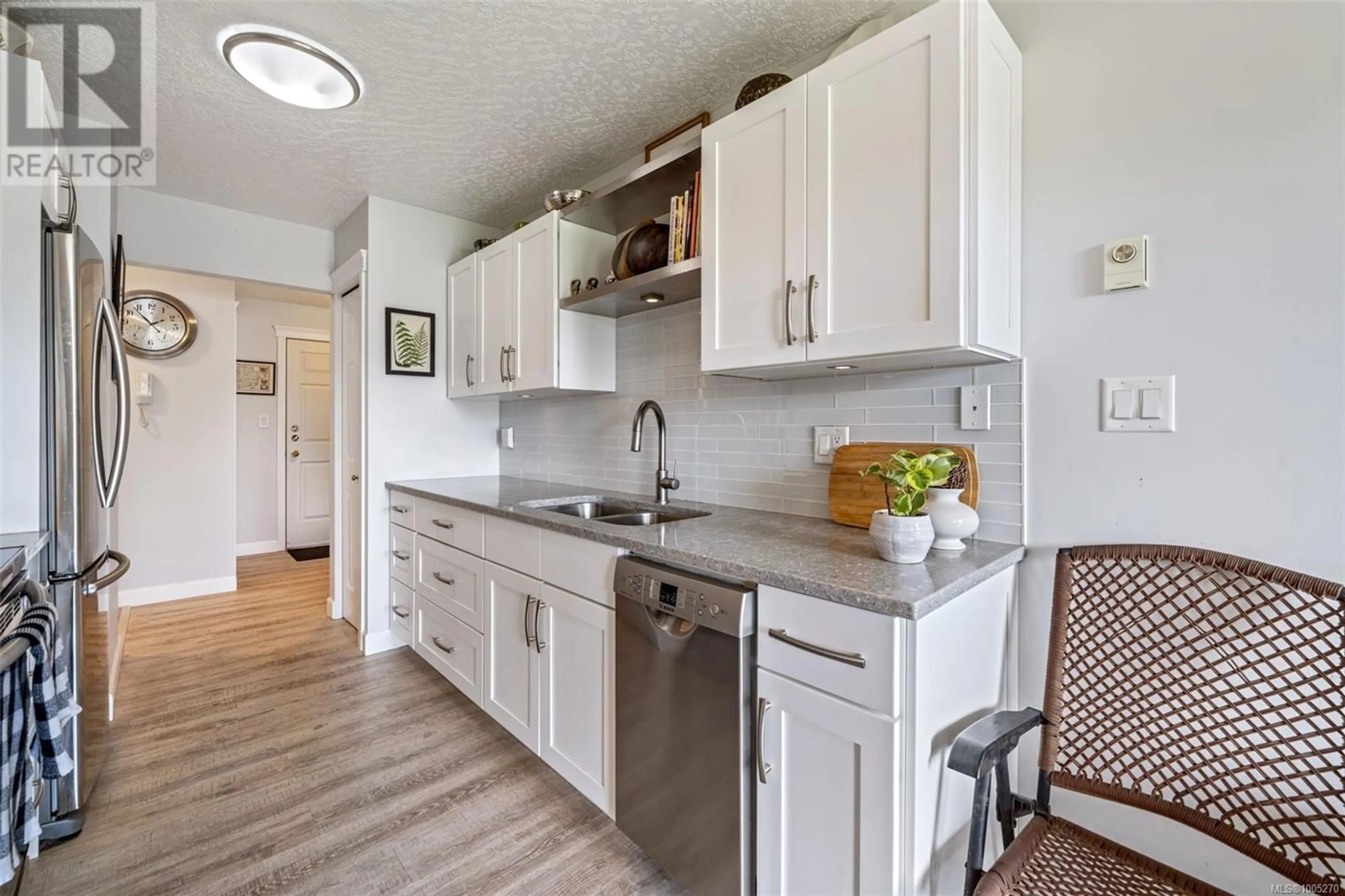 Open concept kitchen, unknown for 204 - 9650 FIRST STREET, Sidney British Columbia V8L3C9