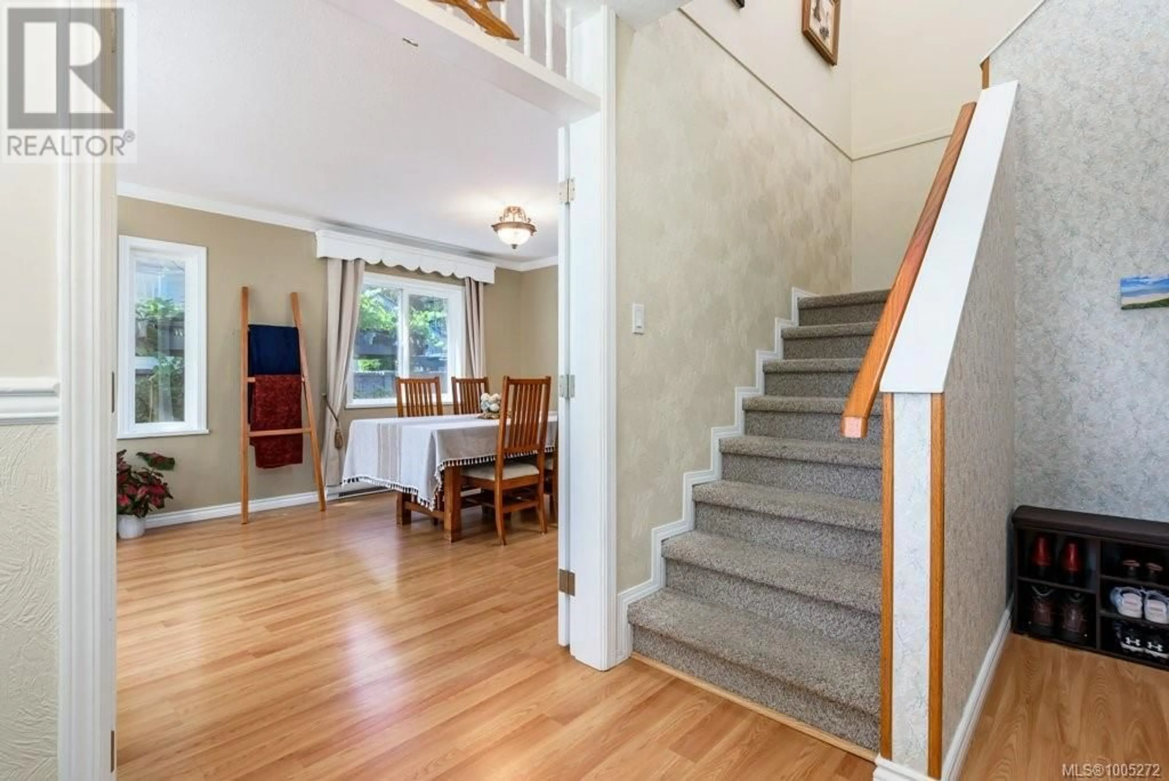 Indoor foyer for 714 WOODLAND DRIVE, Comox British Columbia V9M3H4