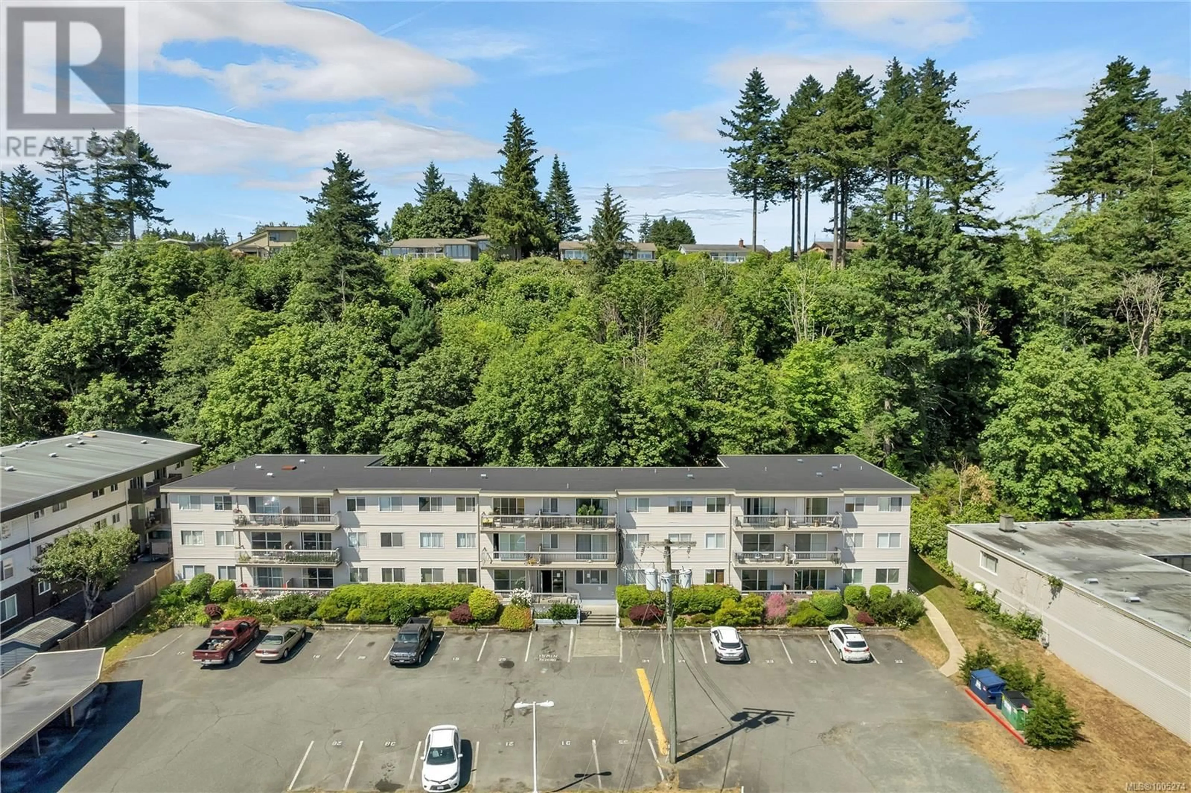 A pic from outside/outdoor area/front of a property/back of a property/a pic from drone, mountain view for 21 - 940 ISLAND HIGHWAY SOUTH, Campbell River British Columbia V9W1B1