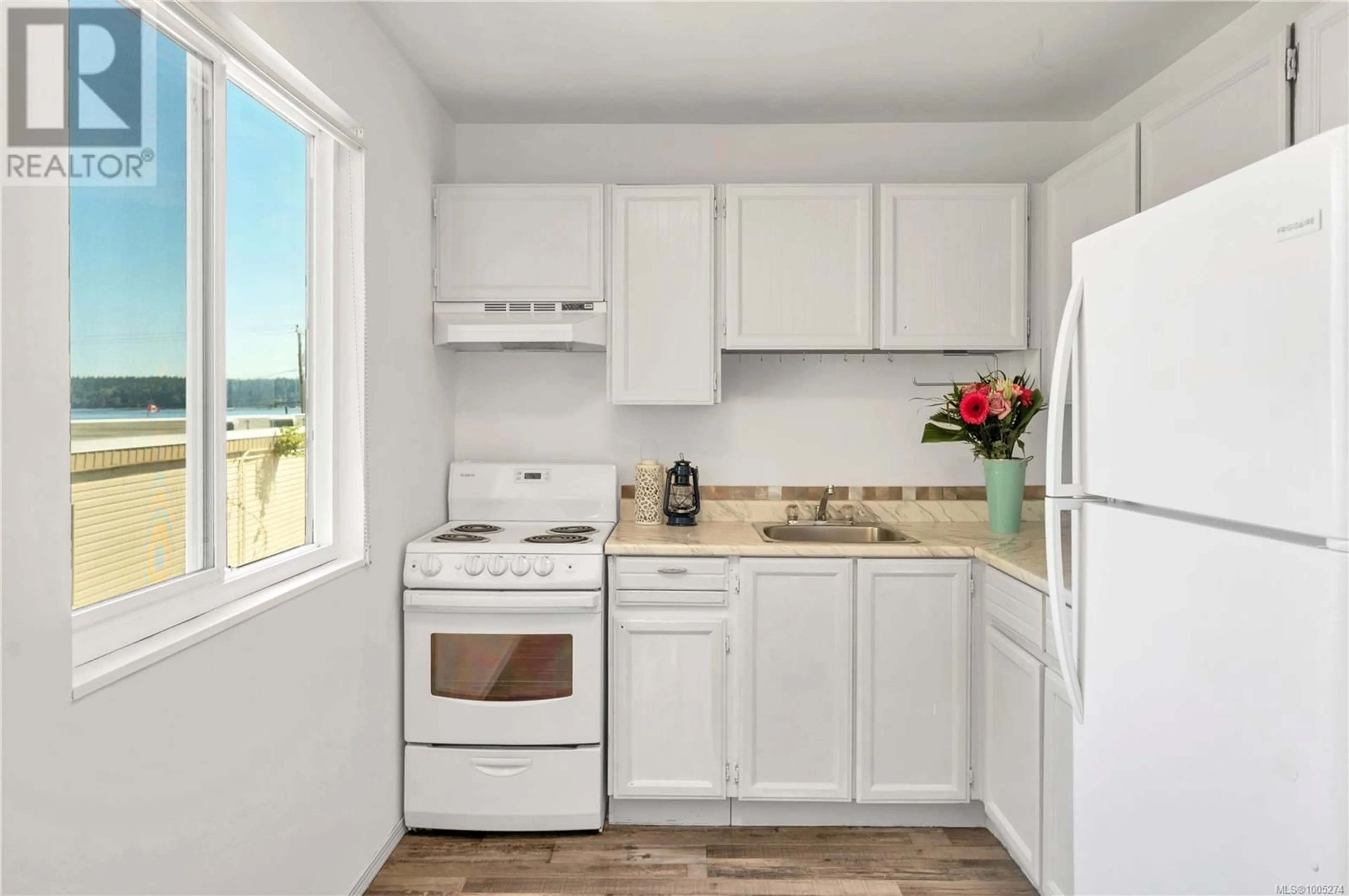 Standard kitchen, unknown for 21 - 940 ISLAND HIGHWAY SOUTH, Campbell River British Columbia V9W1B1