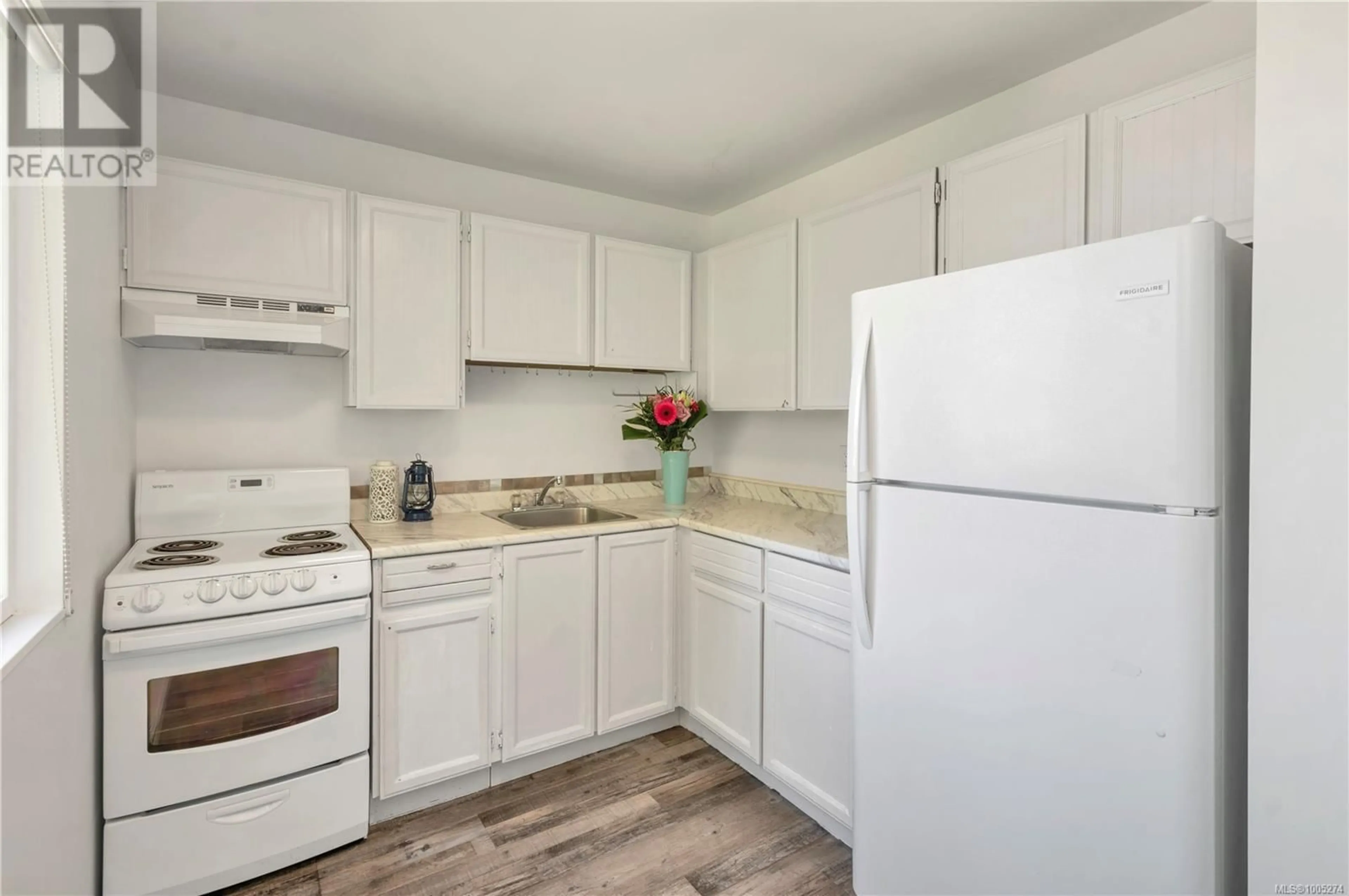 Standard kitchen, unknown for 21 - 940 ISLAND HIGHWAY SOUTH, Campbell River British Columbia V9W1B1