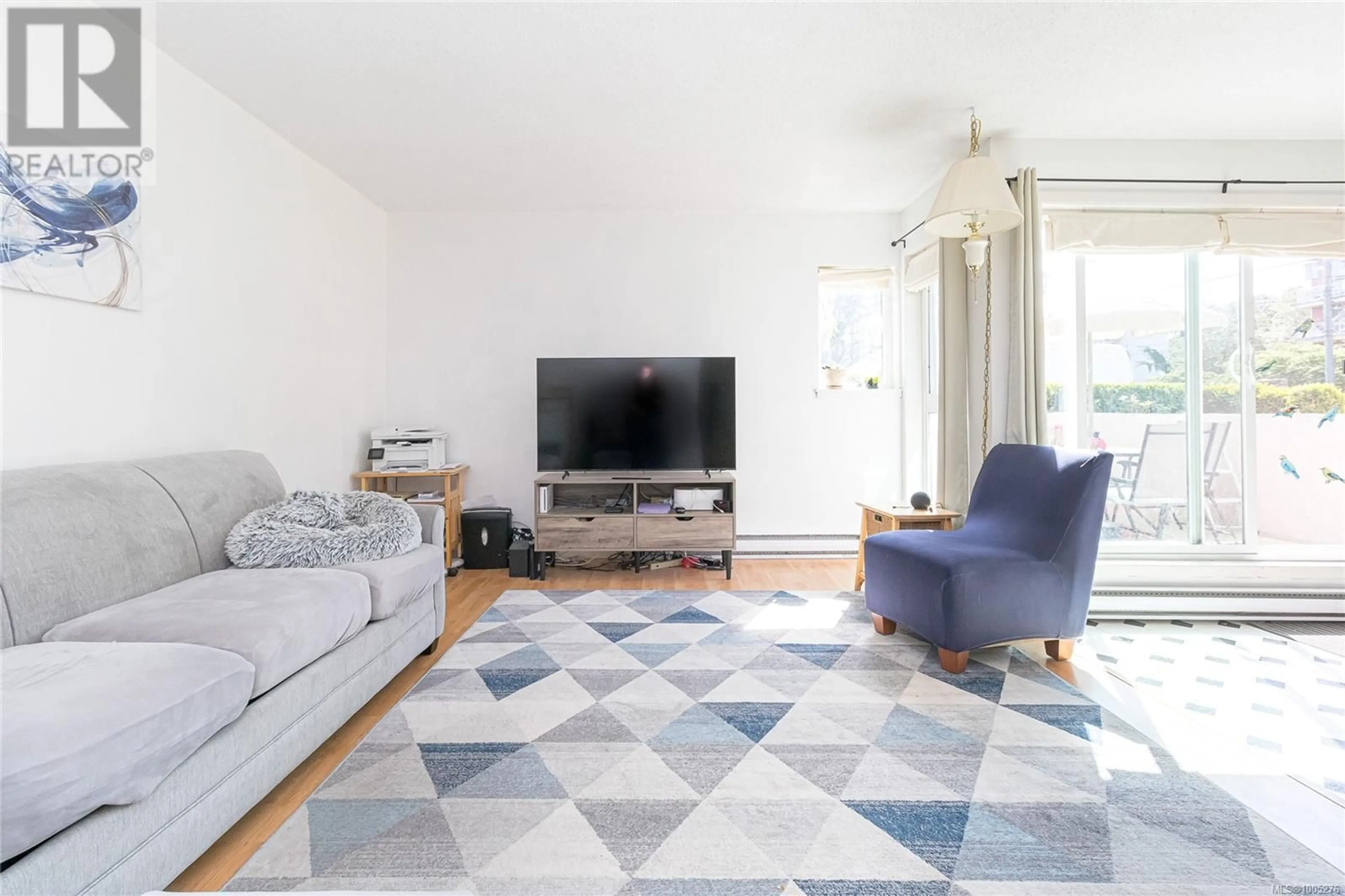 Living room with furniture, unknown for 107 - 1366 HILLSIDE AVENUE, Victoria British Columbia V8T2B5