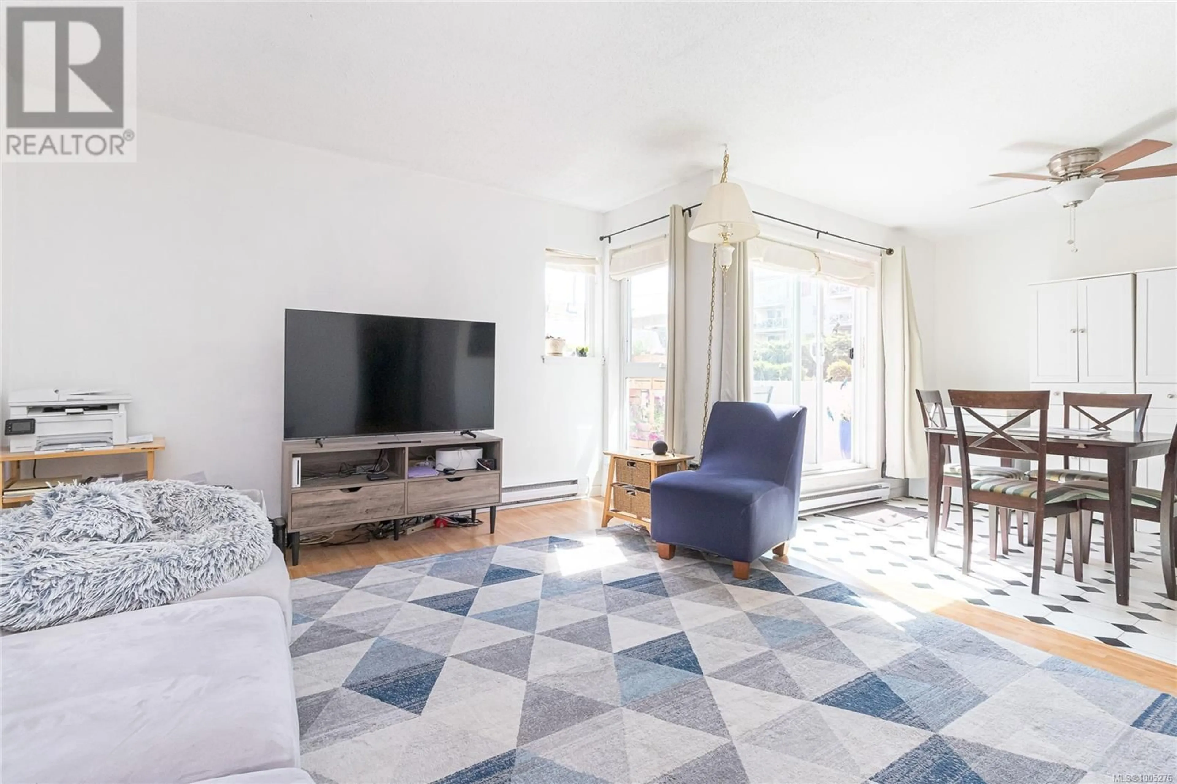 Living room with furniture, unknown for 107 - 1366 HILLSIDE AVENUE, Victoria British Columbia V8T2B5