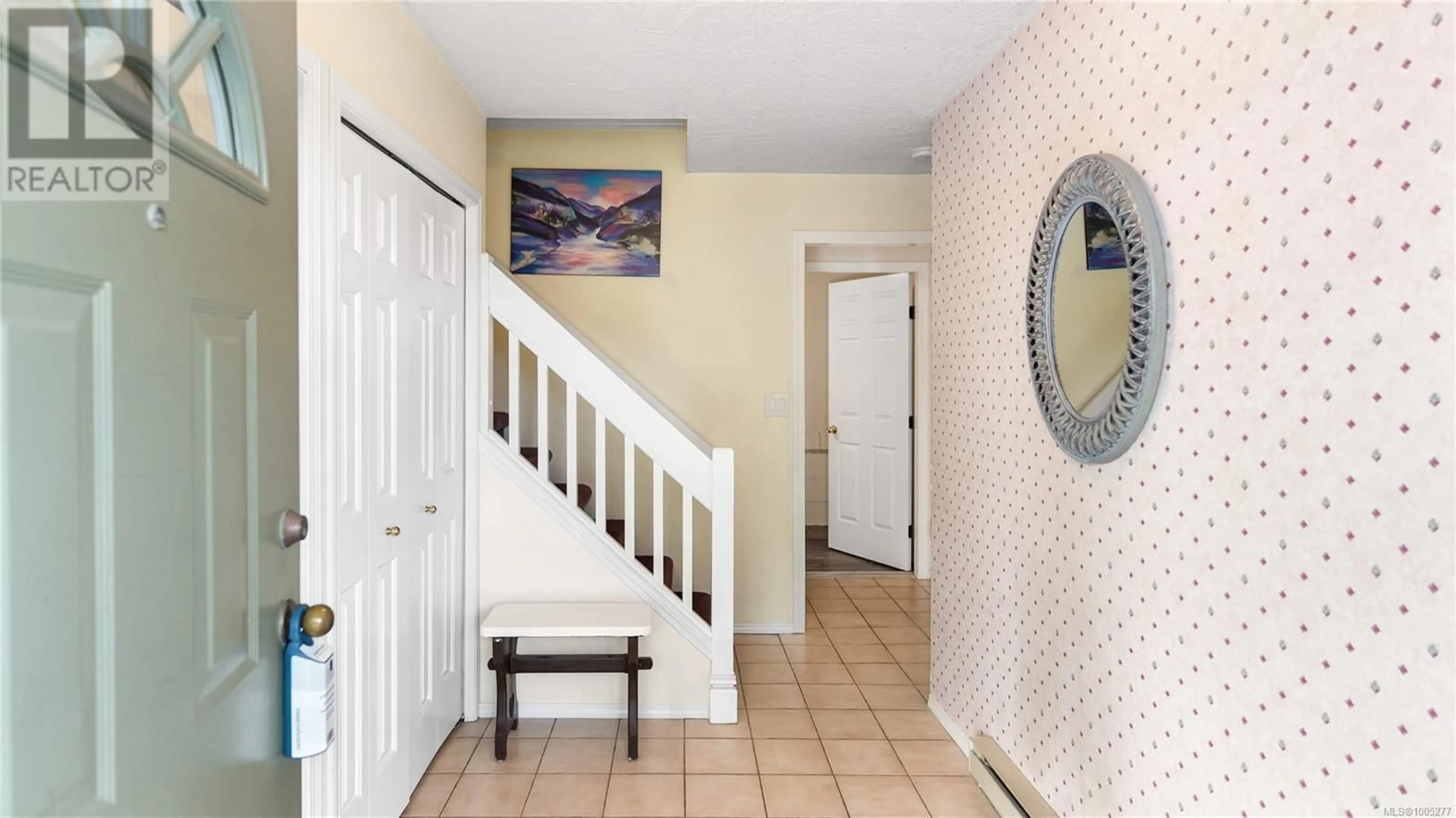 Indoor entryway for 4044 CENTURY ROAD, Saanich British Columbia V8X2E4