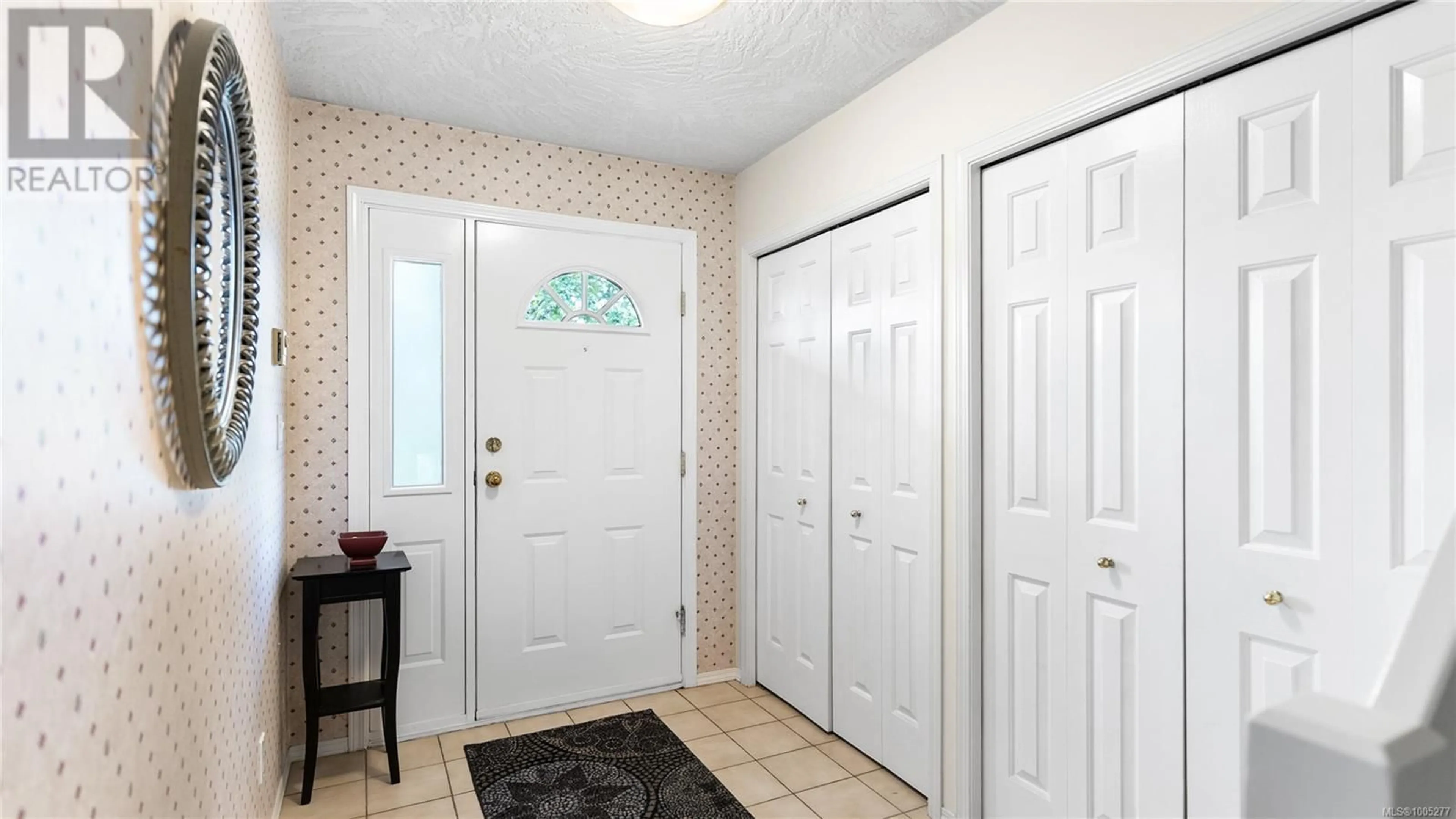 Indoor entryway for 4044 CENTURY ROAD, Saanich British Columbia V8X2E4