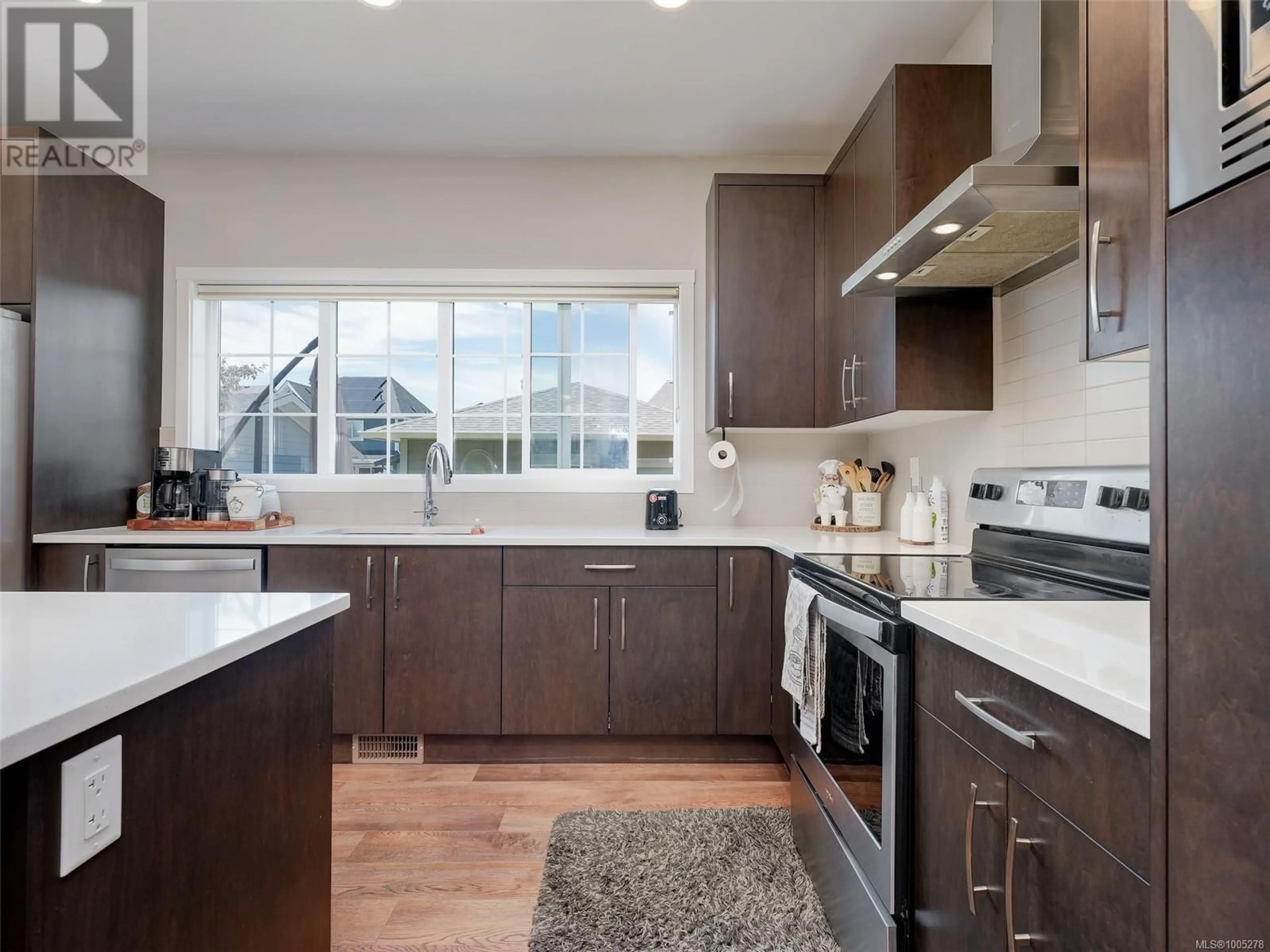Open concept kitchen, ceramic/tile floor for 3380 CURLEW STREET, Colwood British Columbia V9C0P3