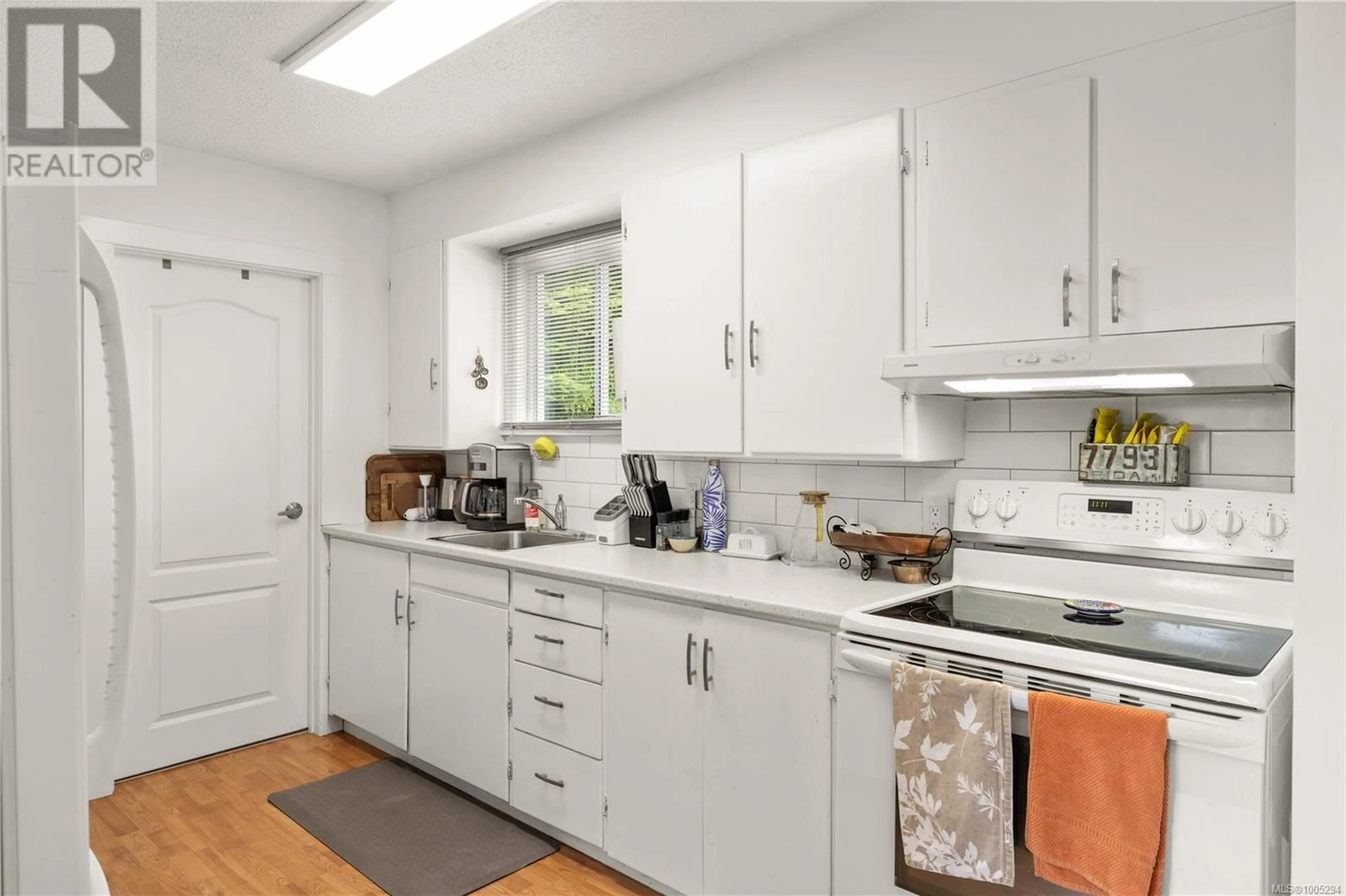 Standard kitchen, ceramic/tile floor for 6675 GOODMERE ROAD, Sooke British Columbia V7Z1H6