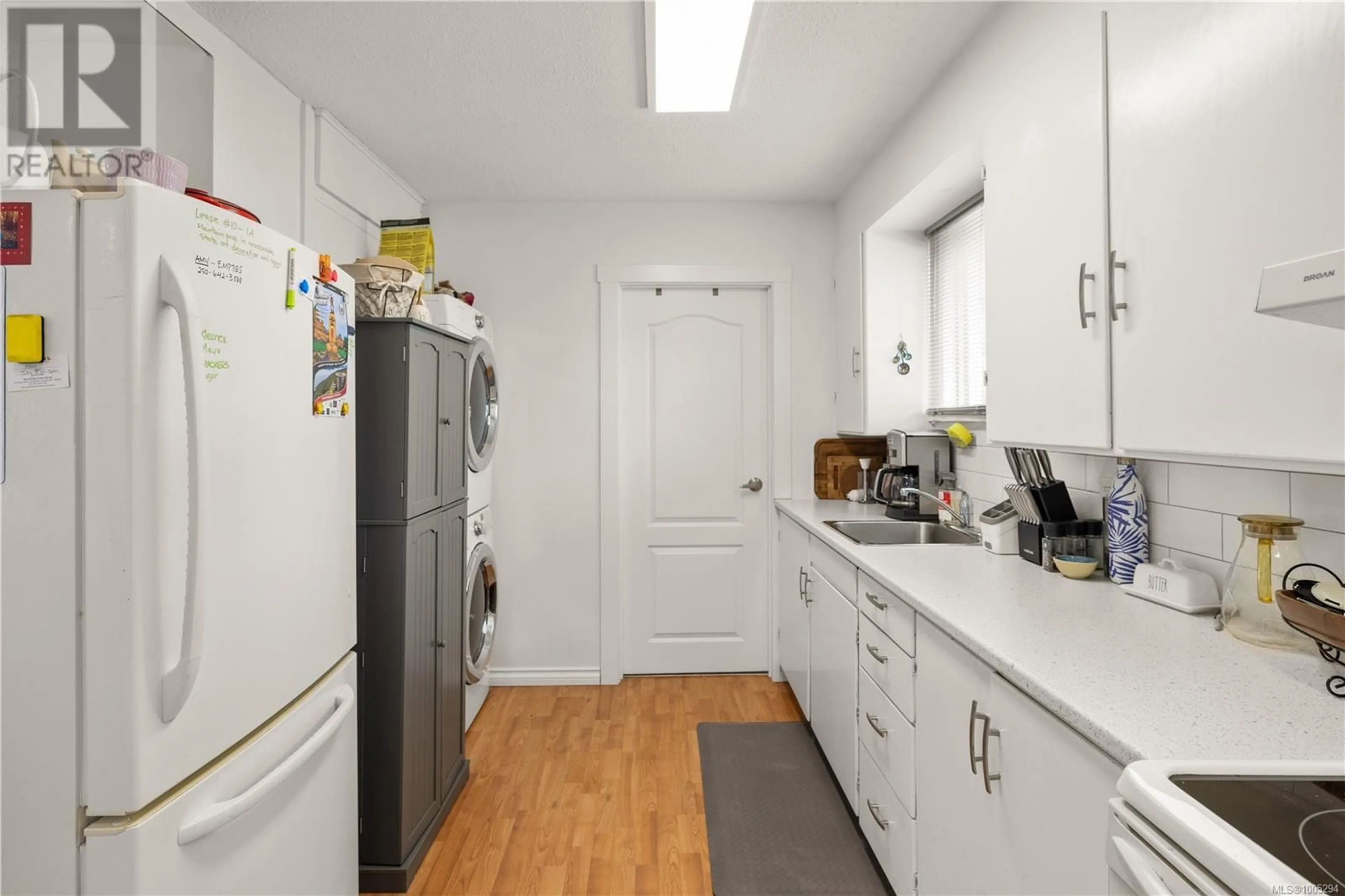 Standard kitchen, unknown for 6675 GOODMERE ROAD, Sooke British Columbia V7Z1H6