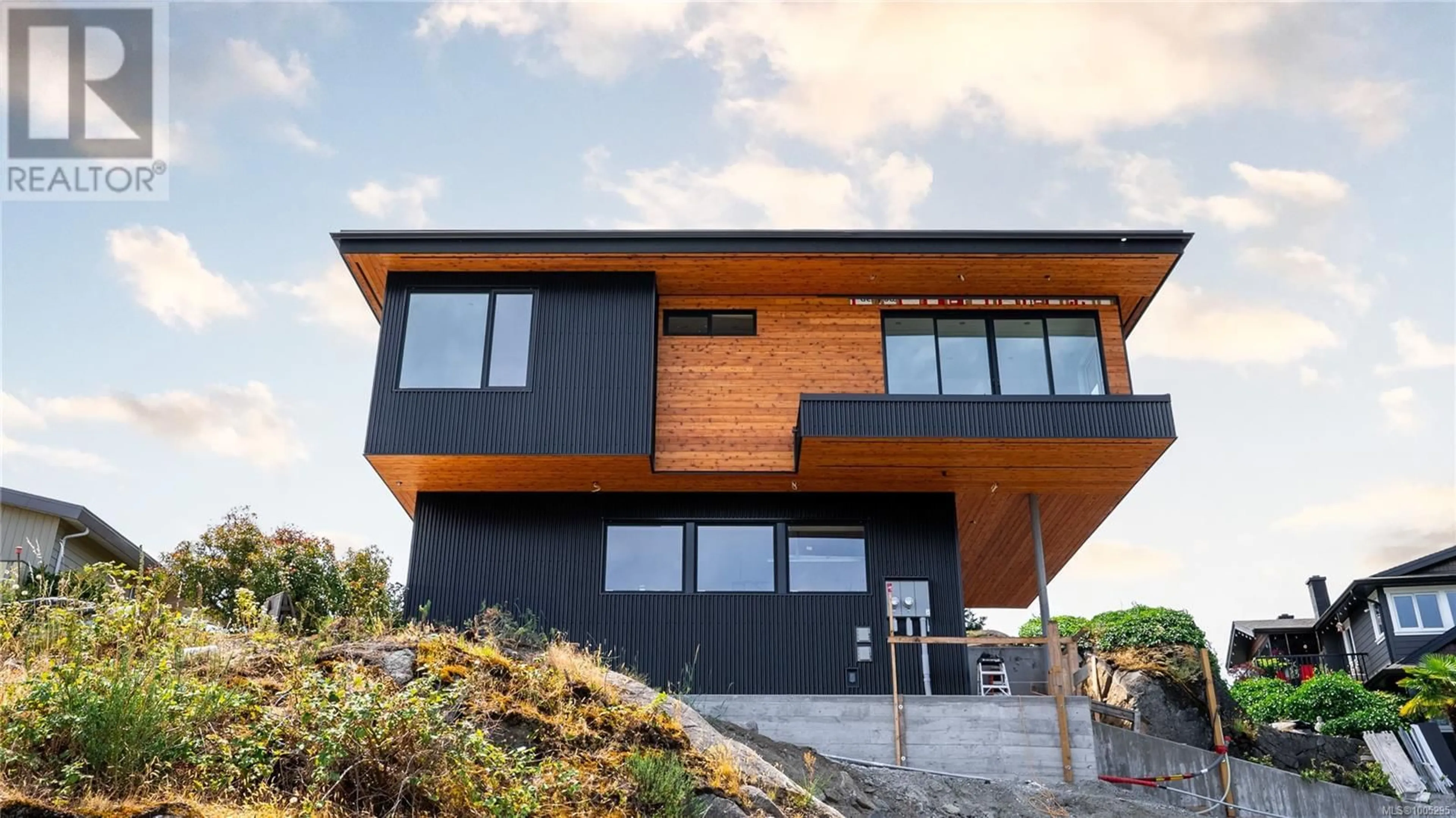 Home with vinyl exterior material, building for 3700 KOOTENAY PLACE, Saanich British Columbia V8P2G2