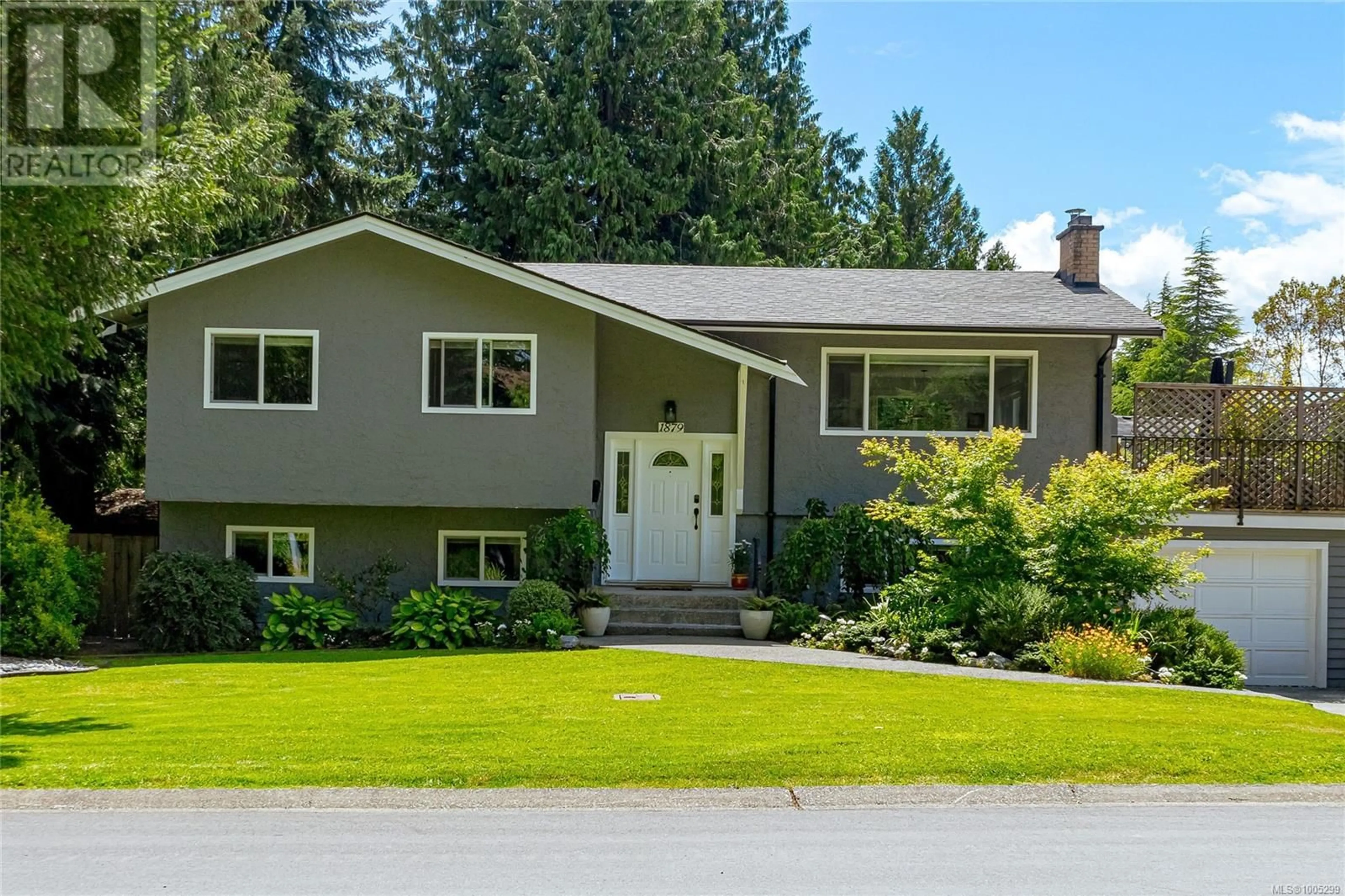 Home with vinyl exterior material, street for 1879 JEFFREE ROAD, Central Saanich British Columbia V8M1K5