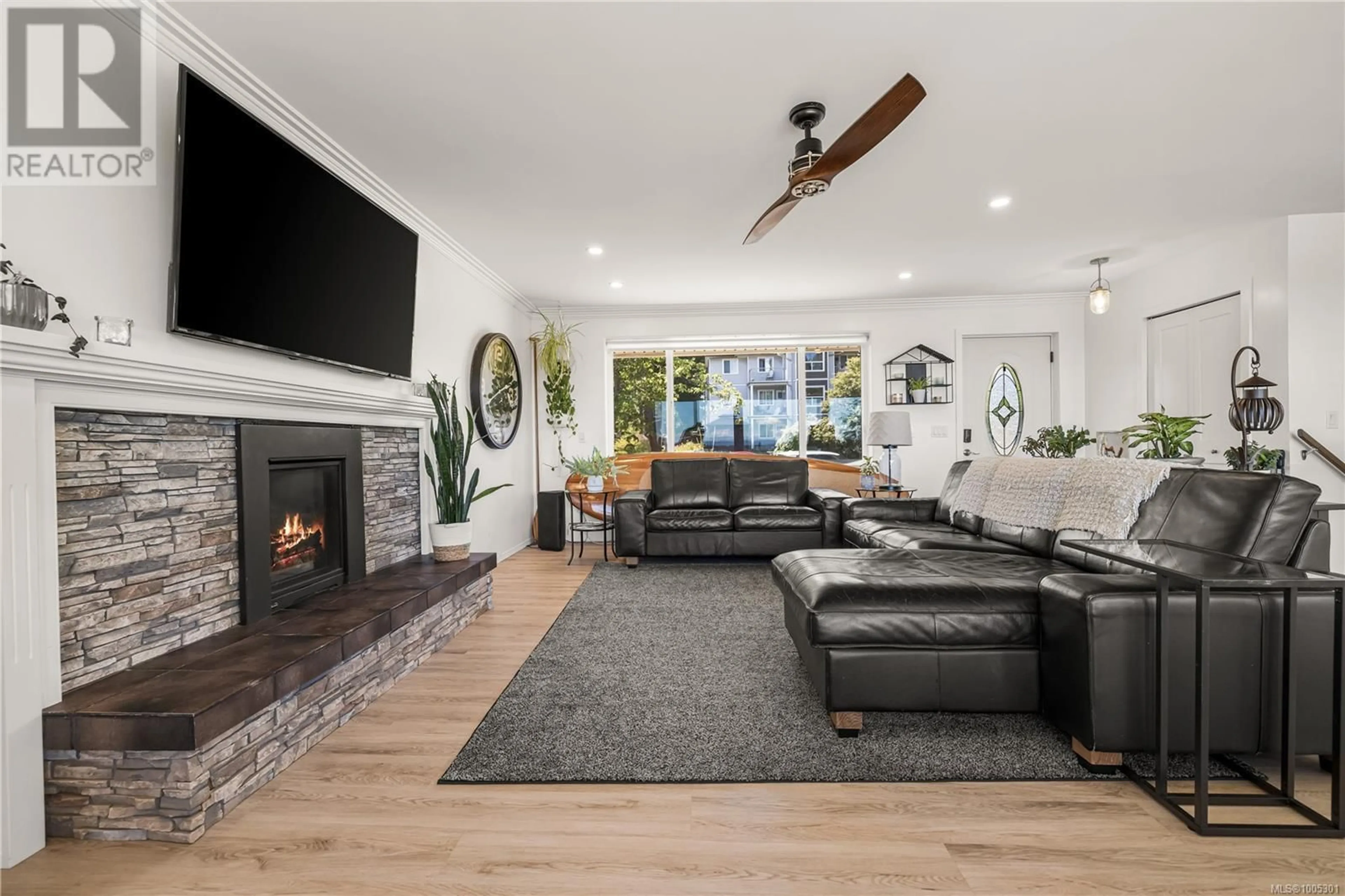 Living room with furniture, unknown for 251 BIRCH STREET, Campbell River British Columbia V9W2S4