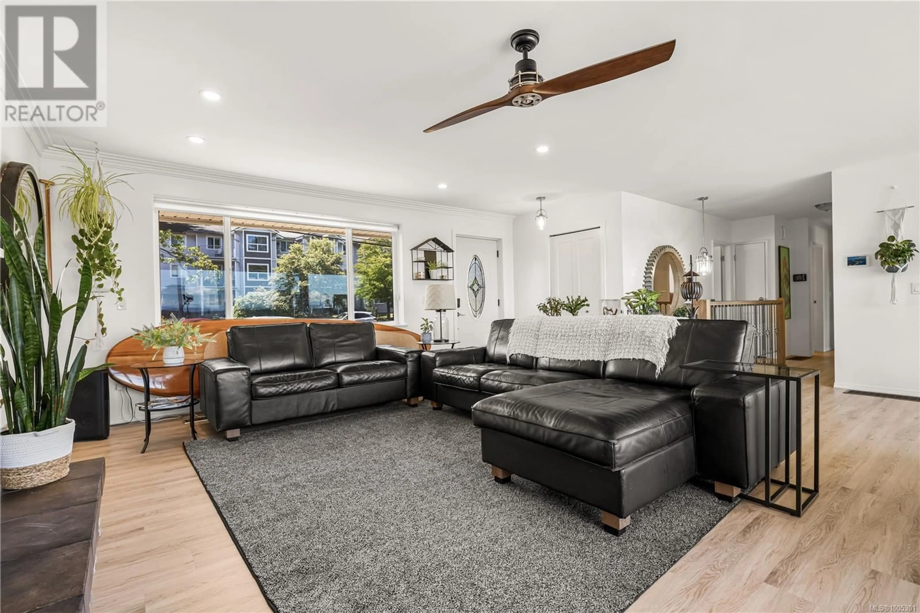 Living room with furniture, unknown for 251 BIRCH STREET, Campbell River British Columbia V9W2S4