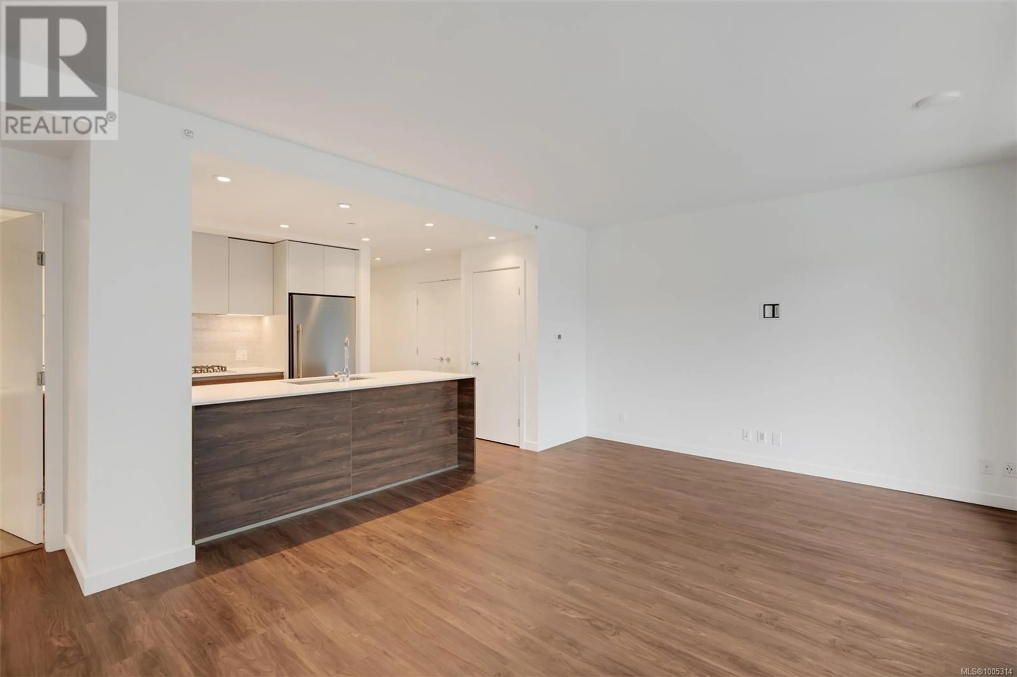 Unknown for 202 - 363 TYEE ROAD, Victoria British Columbia V9A0B5