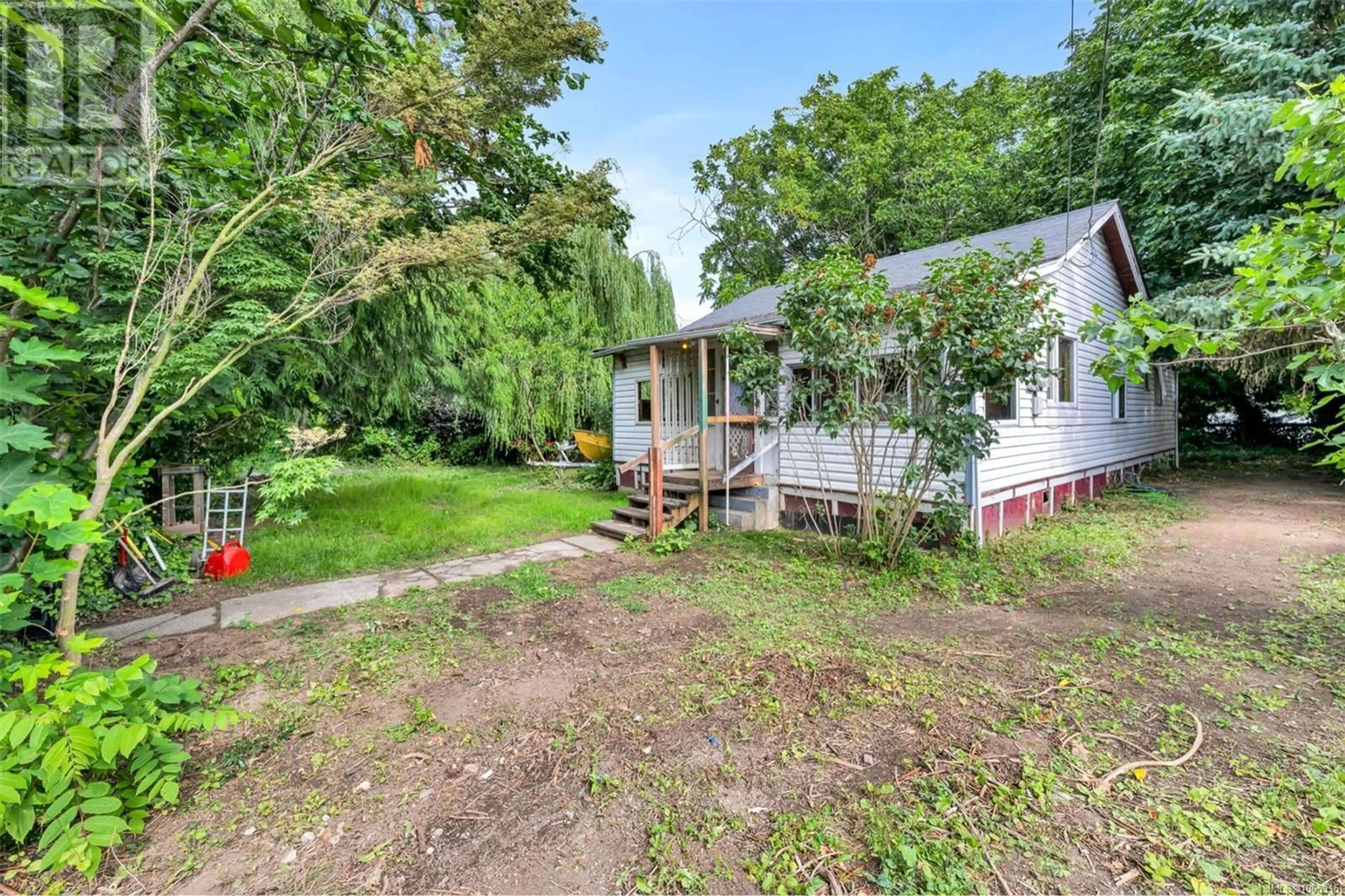 A pic from outside/outdoor area/front of a property/back of a property/a pic from drone, street for 675 POWELL STREET, Duncan British Columbia V9L2V9
