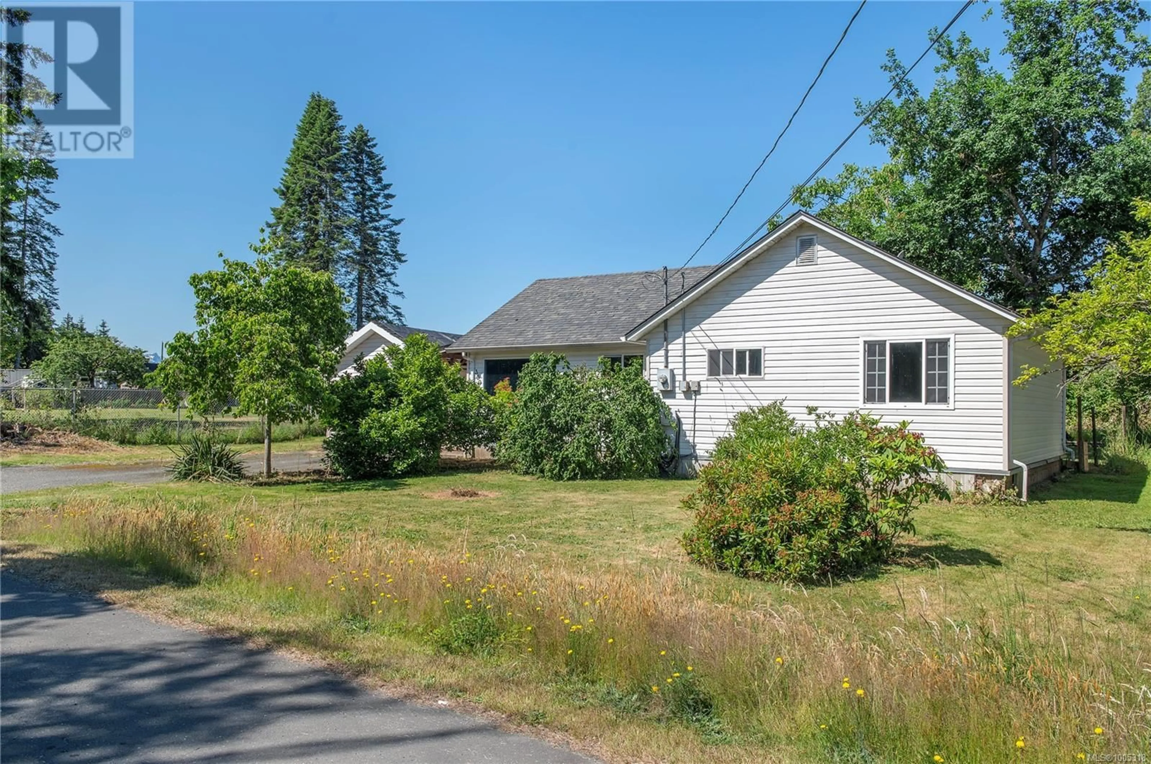 A pic from outside/outdoor area/front of a property/back of a property/a pic from drone, street for 360 FISHER ROAD, Campbell River British Columbia V9W3K9